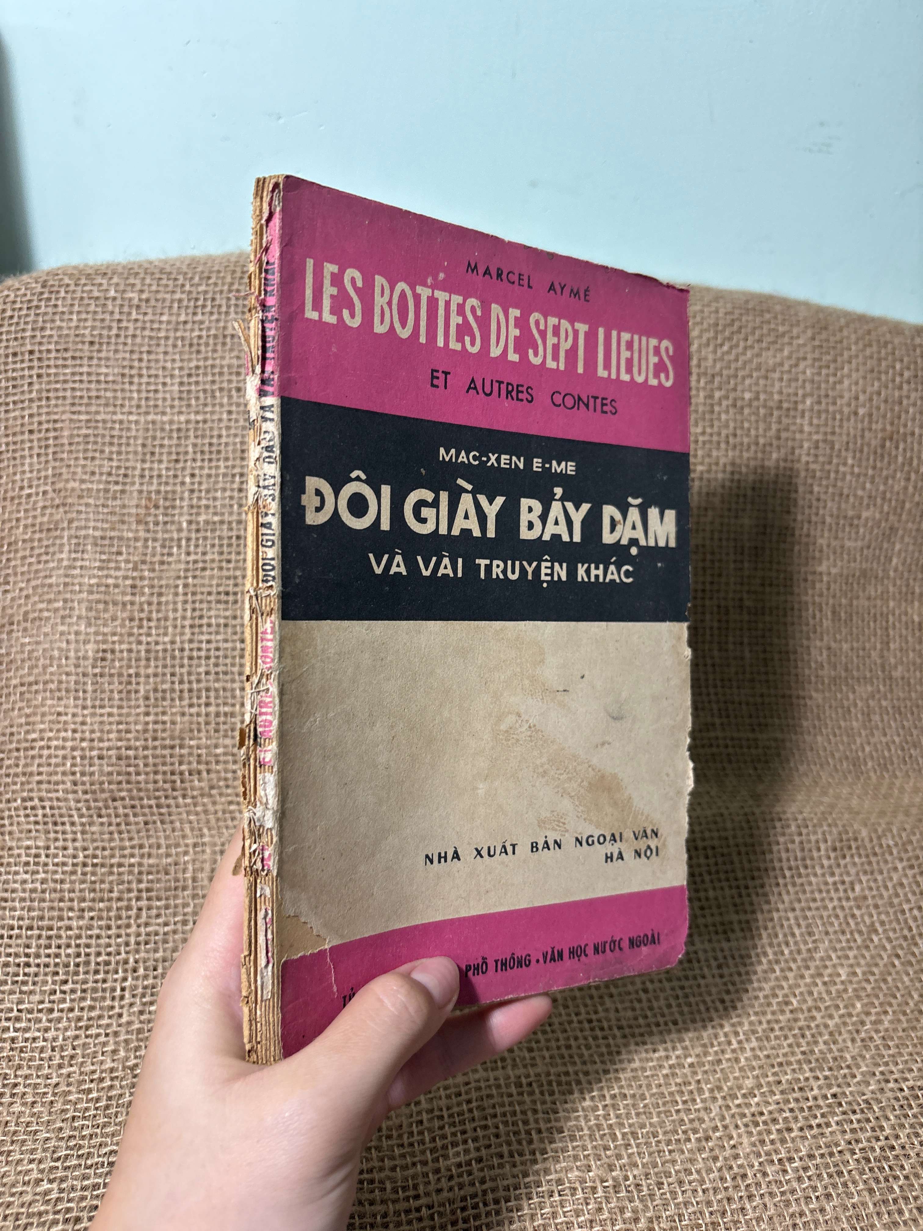 Đôi giày bảy dặm và vài truyện khác - Marcel Ayme 1985 mới 70%, tróc gáy (Sách văn học) HLSC