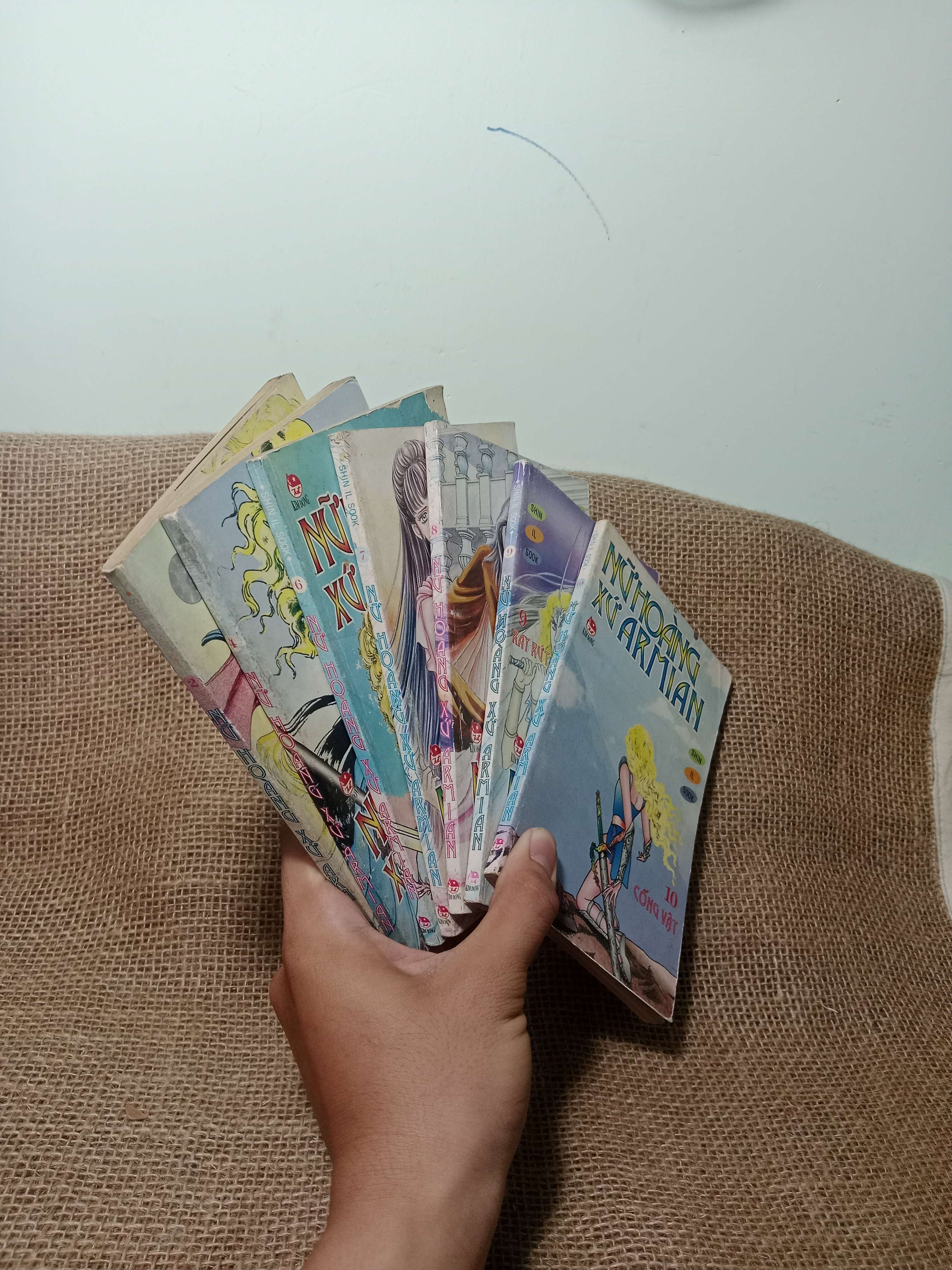 7 cuốn Nữ hoàng xứ Armian (tập 2,4,6,7,8,9,10) - Shin Il Sook mới 70%, tróc gáy (Truyện tranh ) HLSC