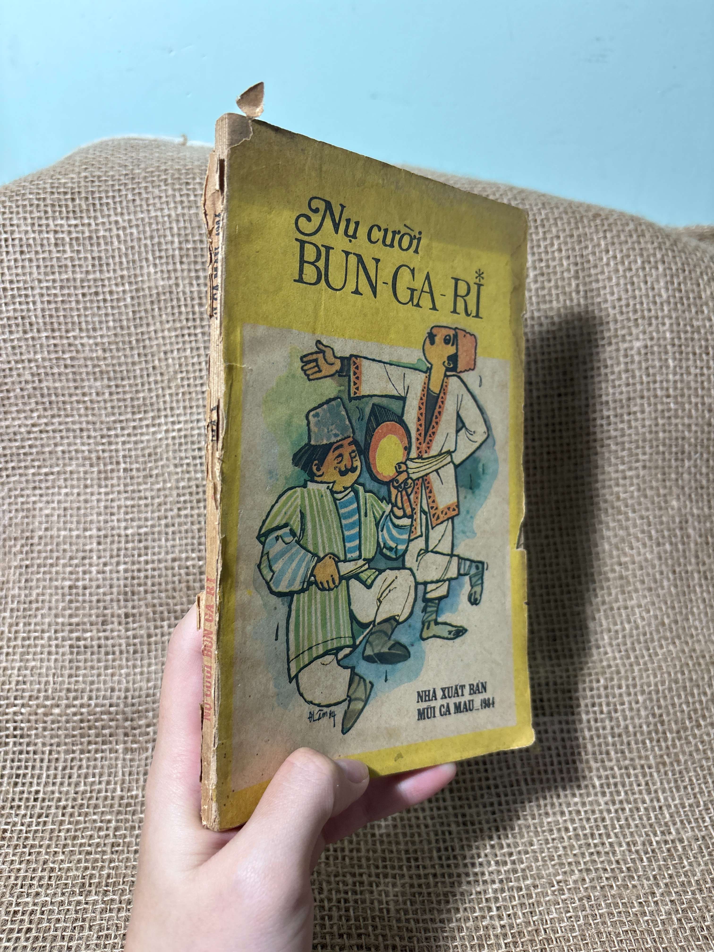 Nụ cười Bun-ga-ri 1984 mới 70%, tróc gáy (Sách văn học) HLSC