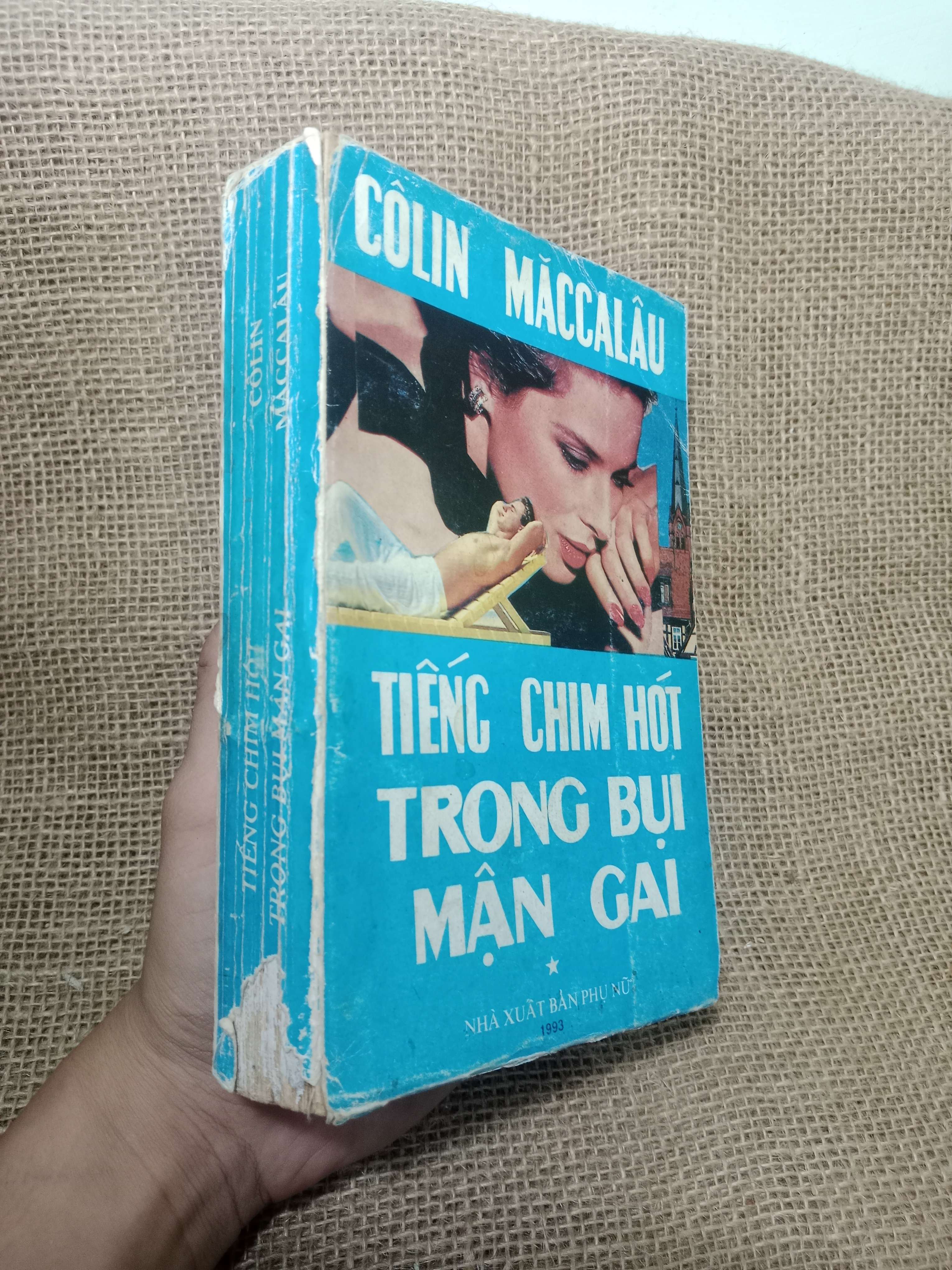 Tiếng chim hót trong bụi mận gai - Colin Maccalau 1992 mới 70%, rách trang, tróc gáy (Sách văn học) HLSC