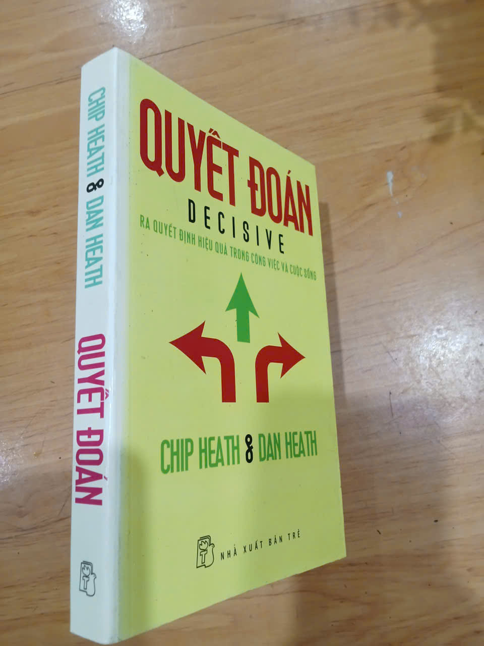 Quyết đoán - Chip Heath, Dan heath mới 80% (Sách kỹ năng) HCM (MVB)