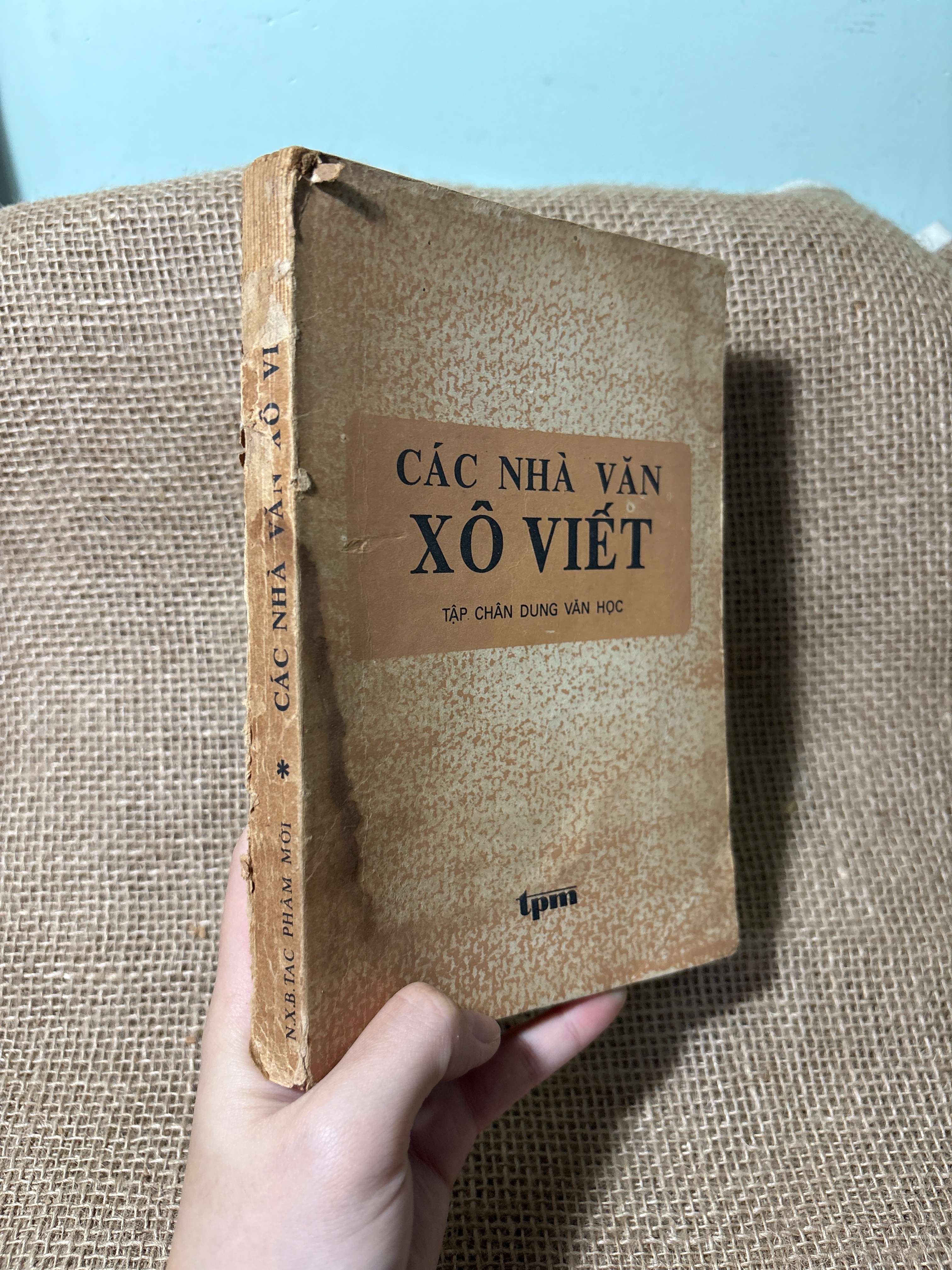 Các nhà văn Xô Viết 1982 mới 70%, tróc gáy (Sách văn học) HLSC