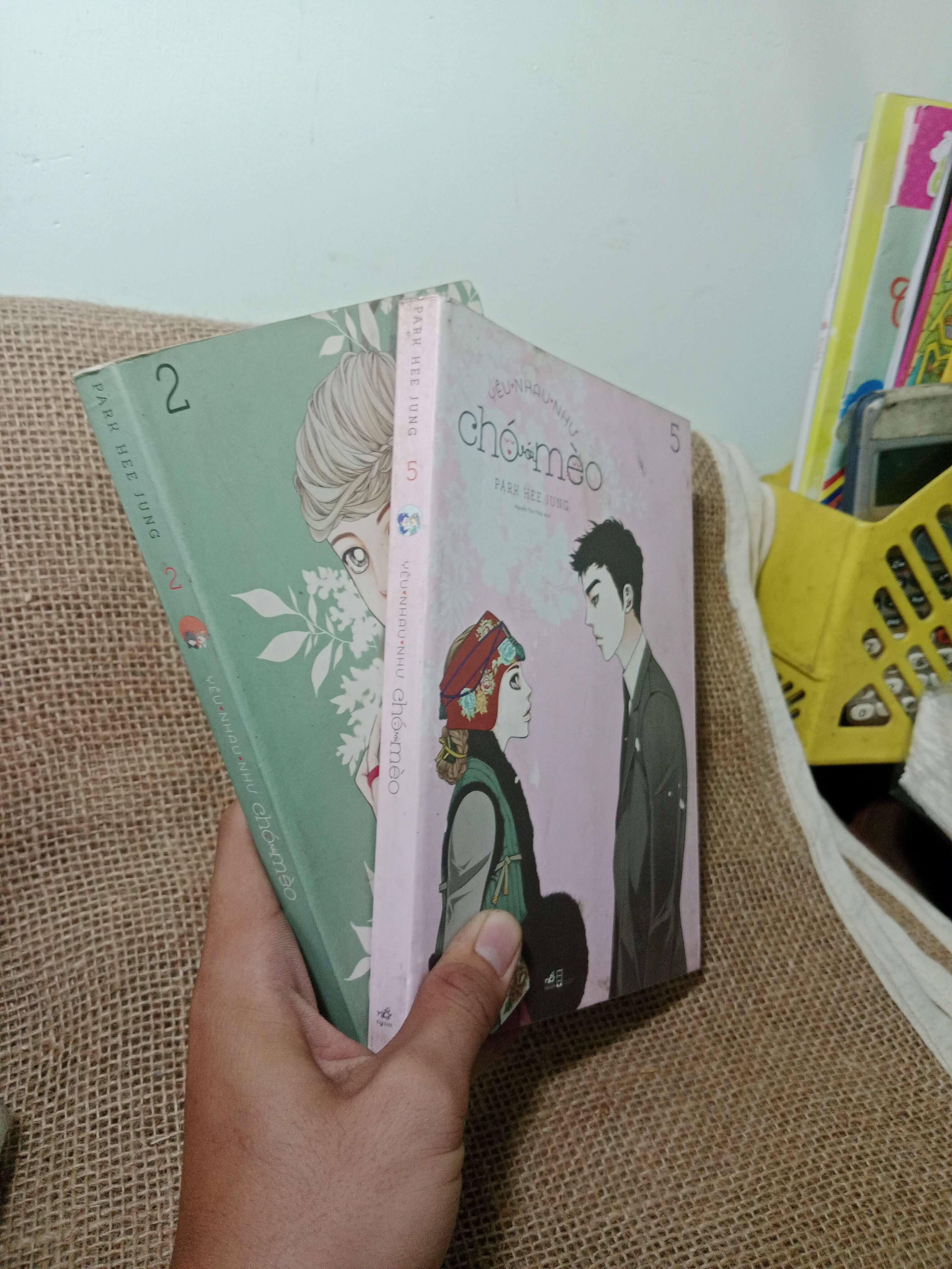 2 cuốn Yêu nhau như chó với mèo (tập 2,5) - Park Hee Jung mới 80% (Truyện tranh ) HLSC