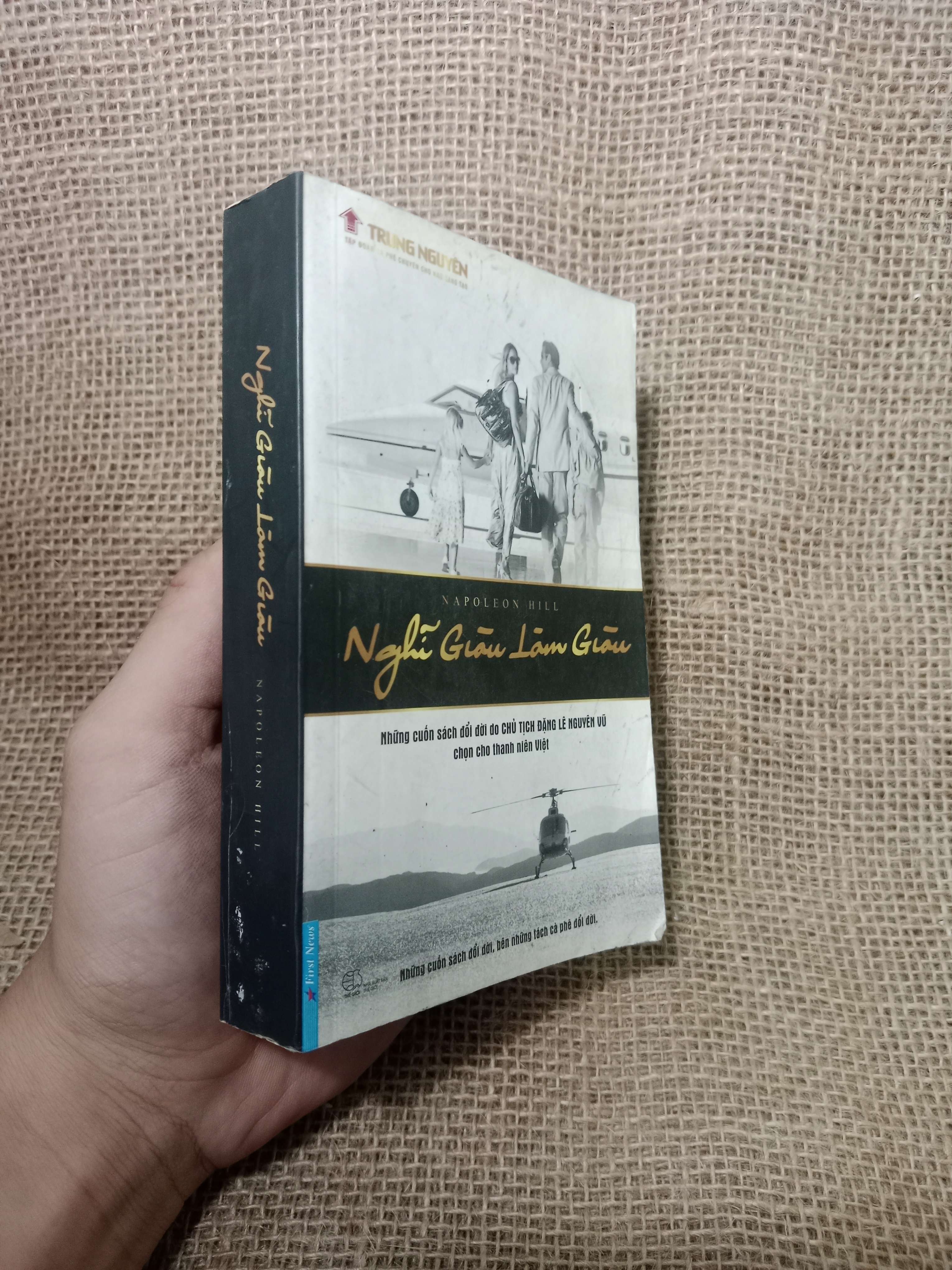 Nghĩ giàu làm giàu - Napoleon Hill 2015 mới 80% (Sách kỹ năng) HLSC