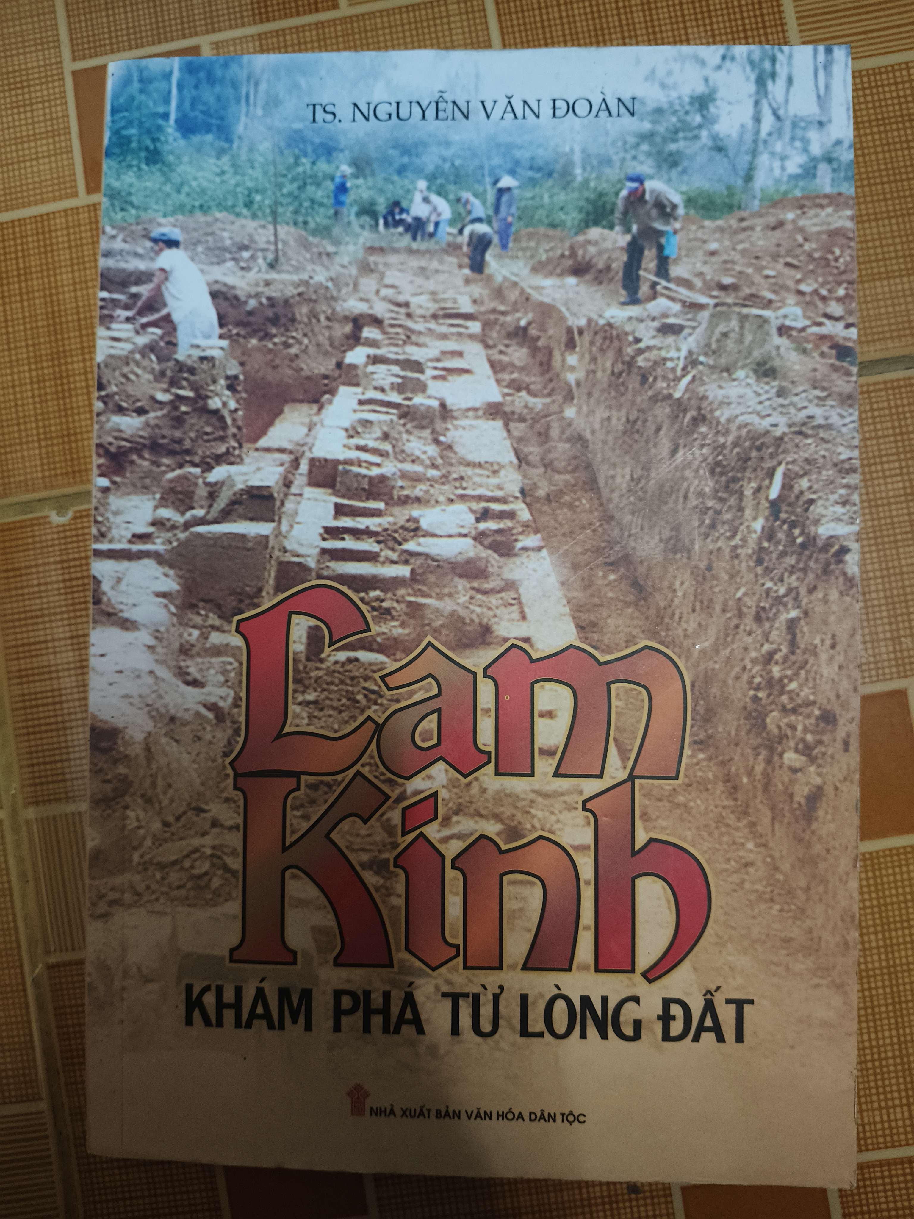 Lam Kinh khám phá từ lòng đất  - Xb 2015 - 283 trang (Lịch sử Việt Nam) ANTQ