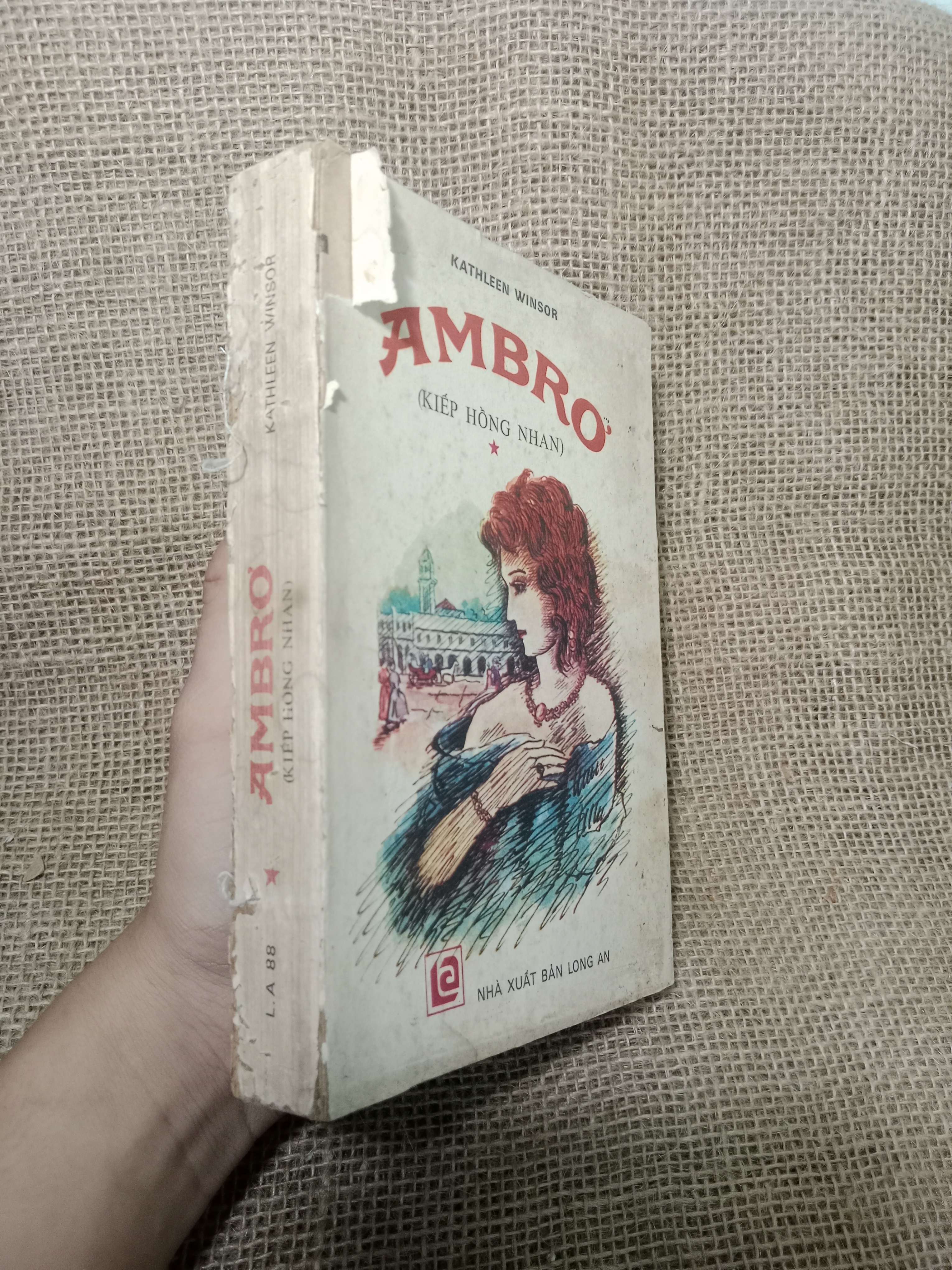 Ambro Kiếp hồng nhan tập 1 - Kathleen Winsor 1988 mới 70%, tróc gáy, rách bìa (Sách văn học) HLSC