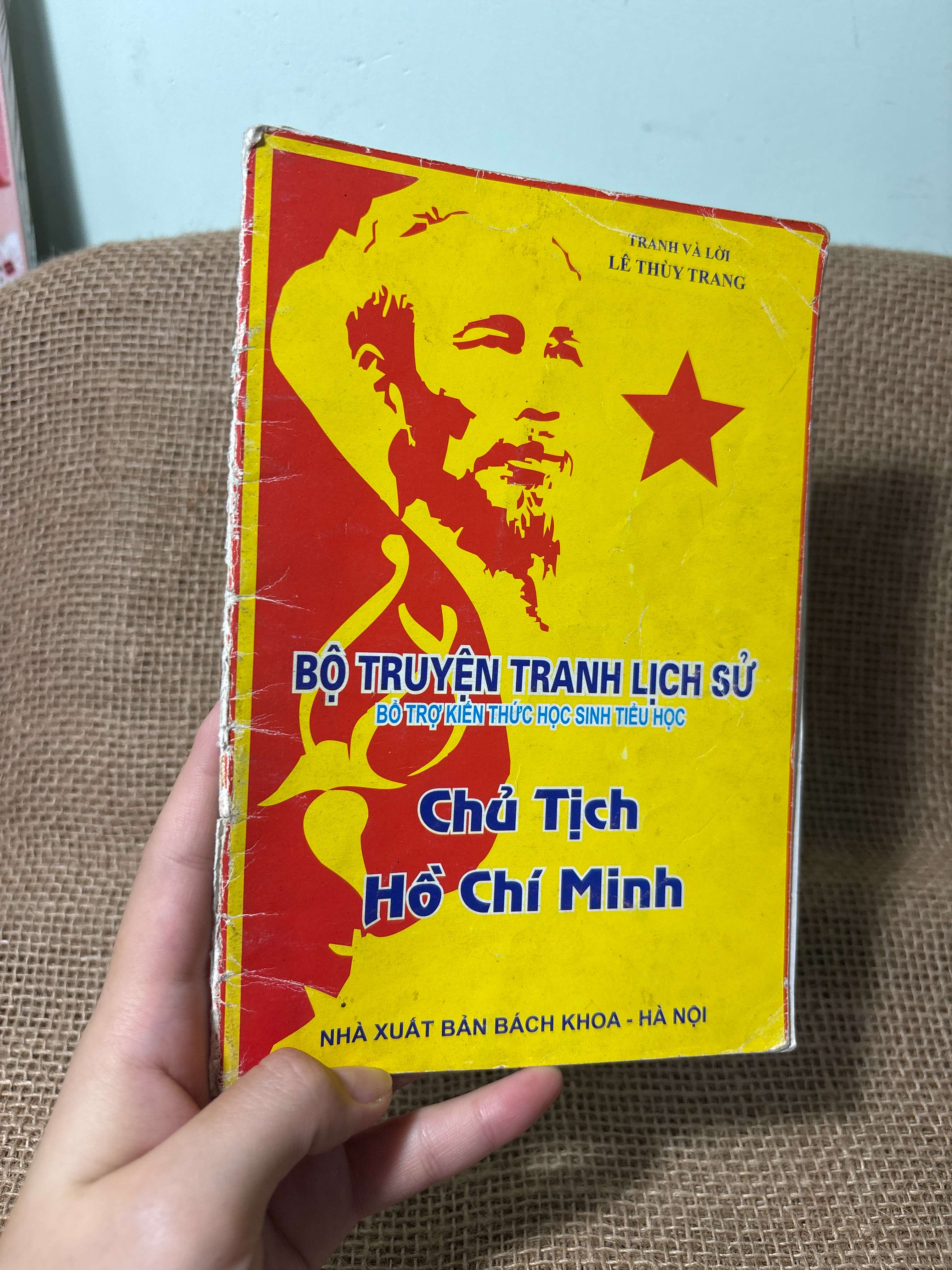 Bộ truyện tranh lịch sử Chủ tịch Hồ Chí Minh - Lê Thùy Trang 2013 mới 70%, tróc gáy, bung gáy (Truyện tranh ) HLSC