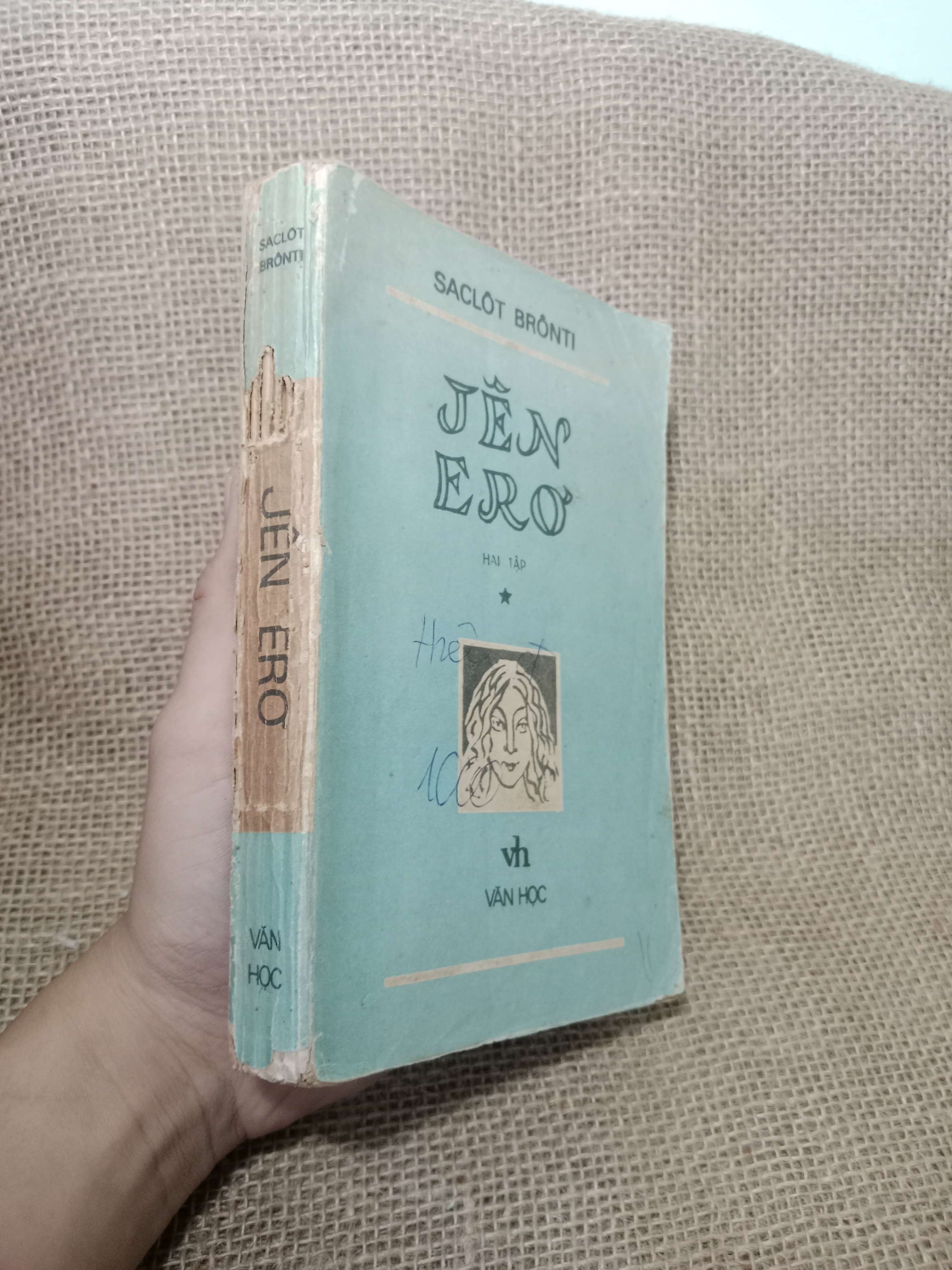 Jen Ero tập 1 - Saclot Bronti 1987 mới 70%, có chữ, tróc gáy (Sách văn học) HLSC