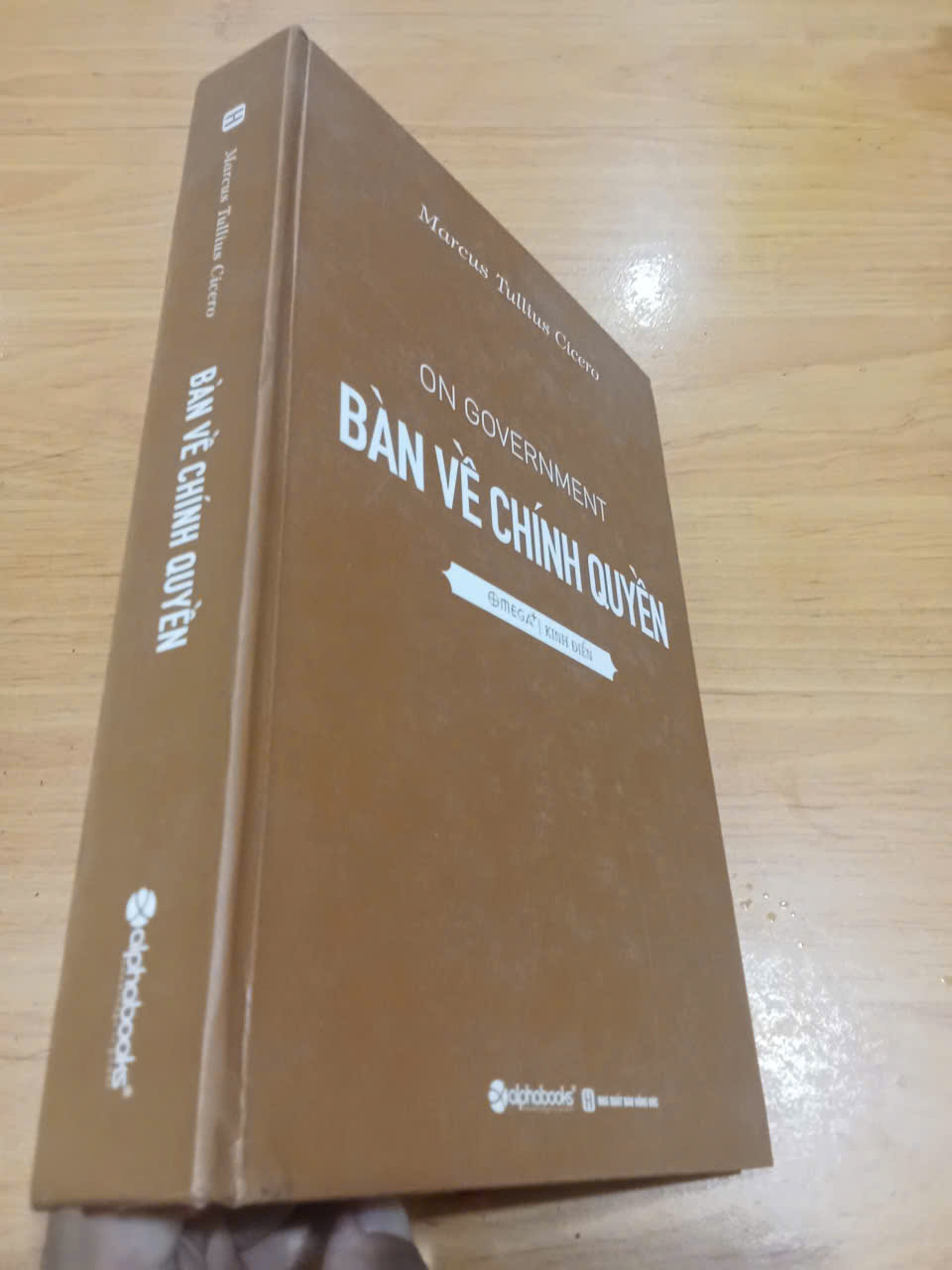 Bàn về chính quyền - Marcus Tullius Cicero bìa cứng mới 80% (Sách chính trị - pháp lý) HCM (MVB)