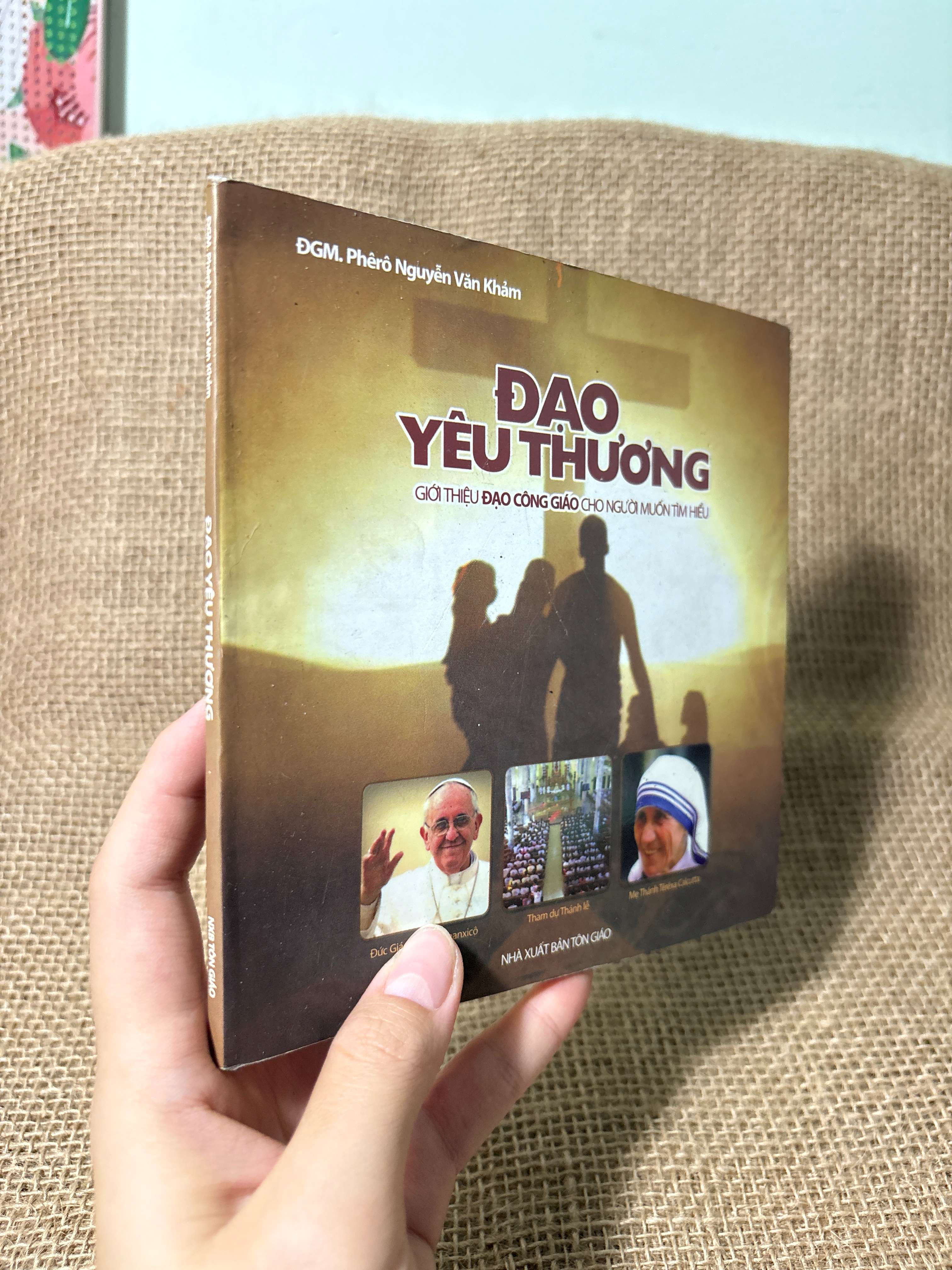 Đạo yêu thương - Phero Nguyễn Văn Khảm 2015 mới 70%, bung trang (Sách tôn giáo - tâm linh) HLSC