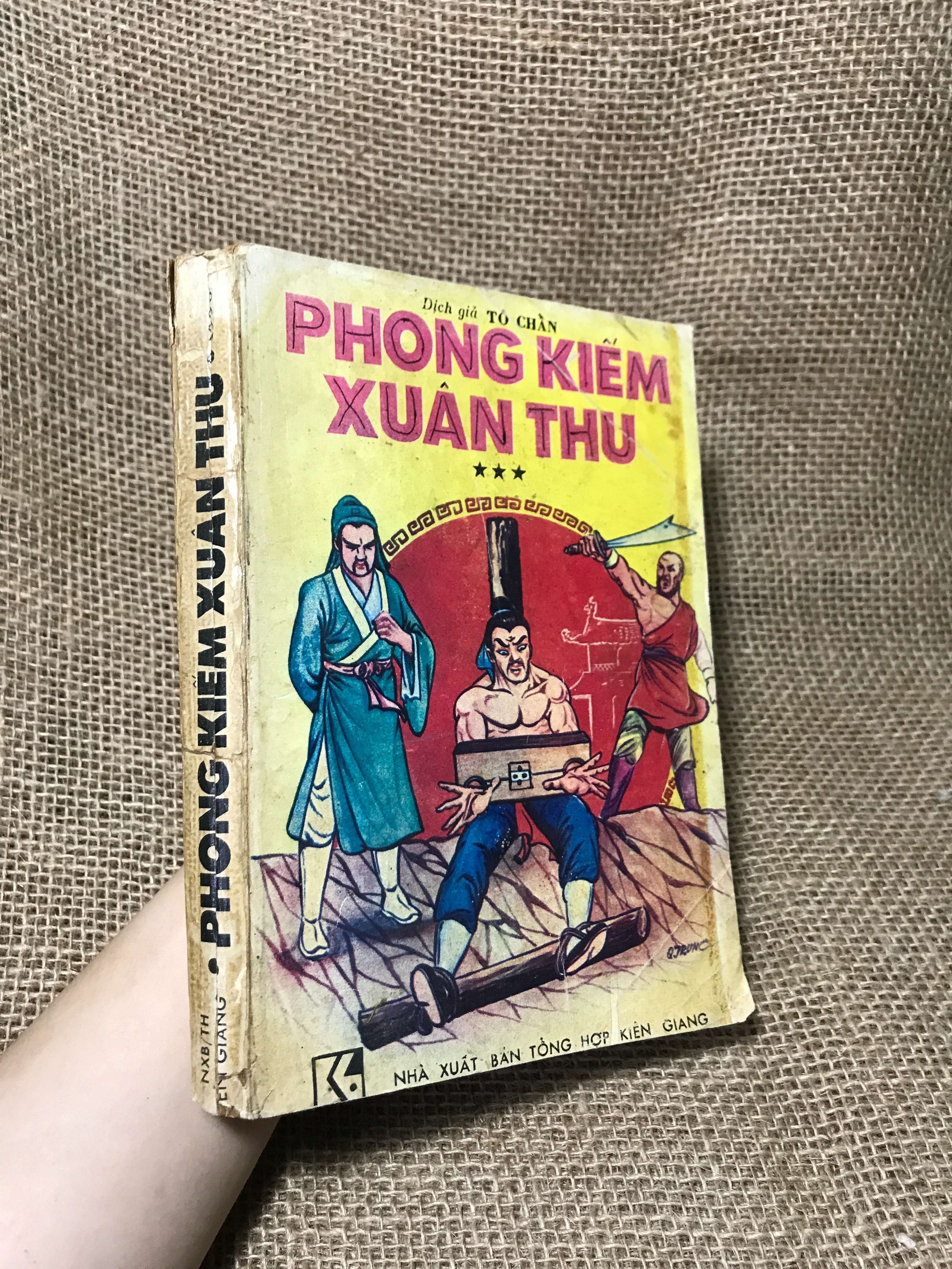 Phong kiếm xuân thu tập 3 - Tô Chẩn 1990 mới 70%, tróc gáy (Sách văn học) HCM