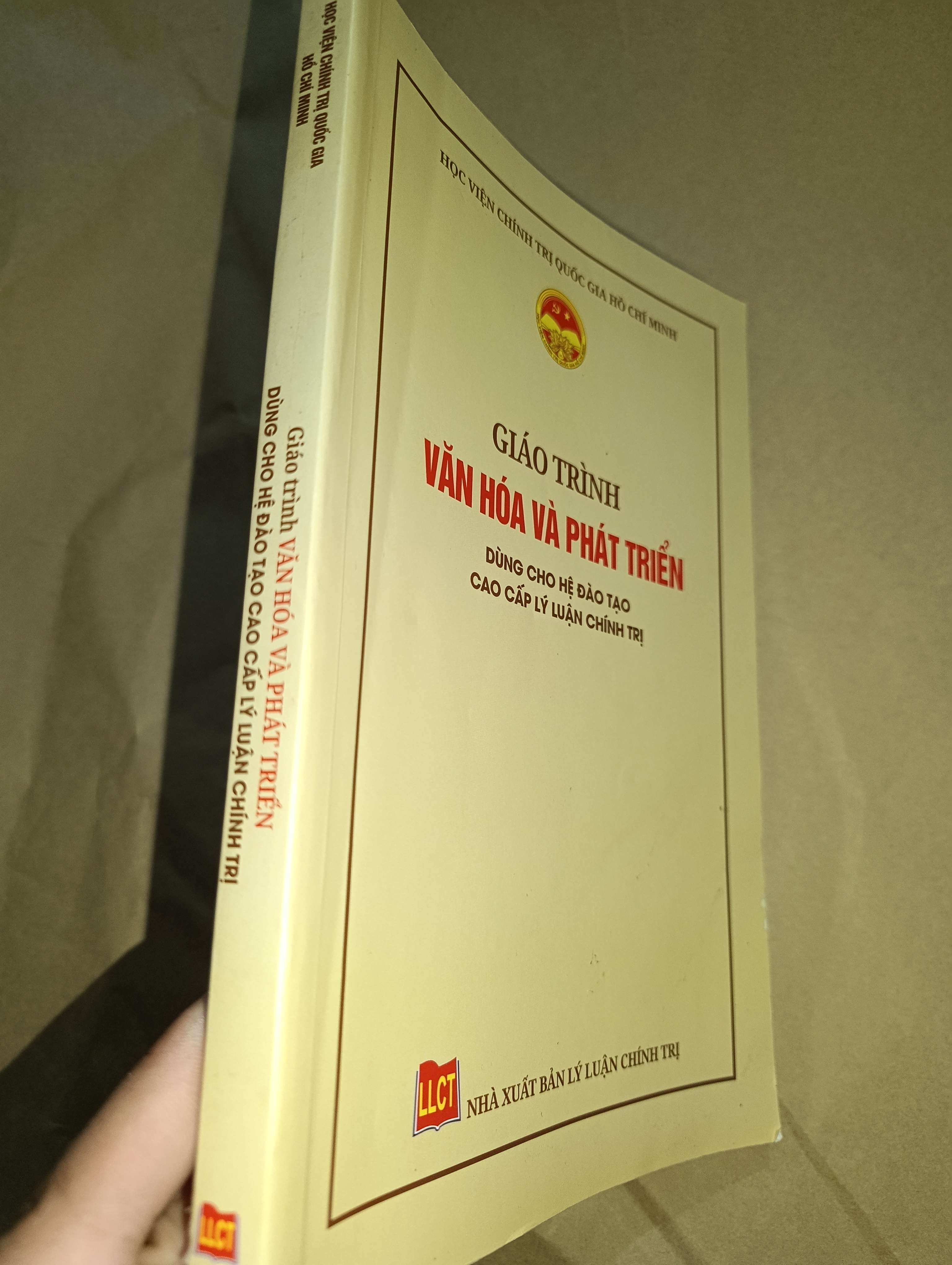 Giáo trình văn hóa và phát triển dùng cho hệ đào tạo cao cấp lý luận chính trị 2023 (Giáo trình đại học - cao đẳng) Mới 80% GZB