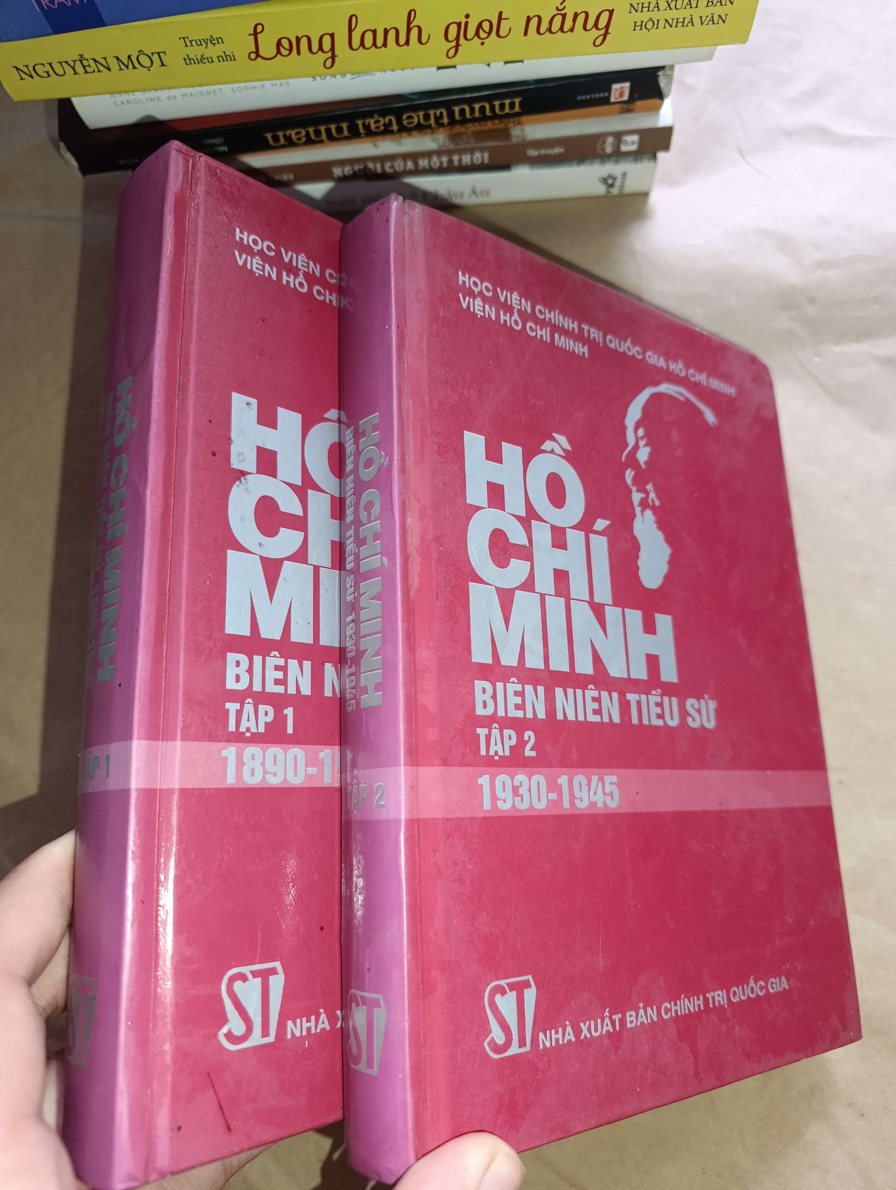 2 cuốn Hồ Chí Minh biên niên tiểu sử 2006 (Sách lịch sử - triết học) Mới 80% GZB