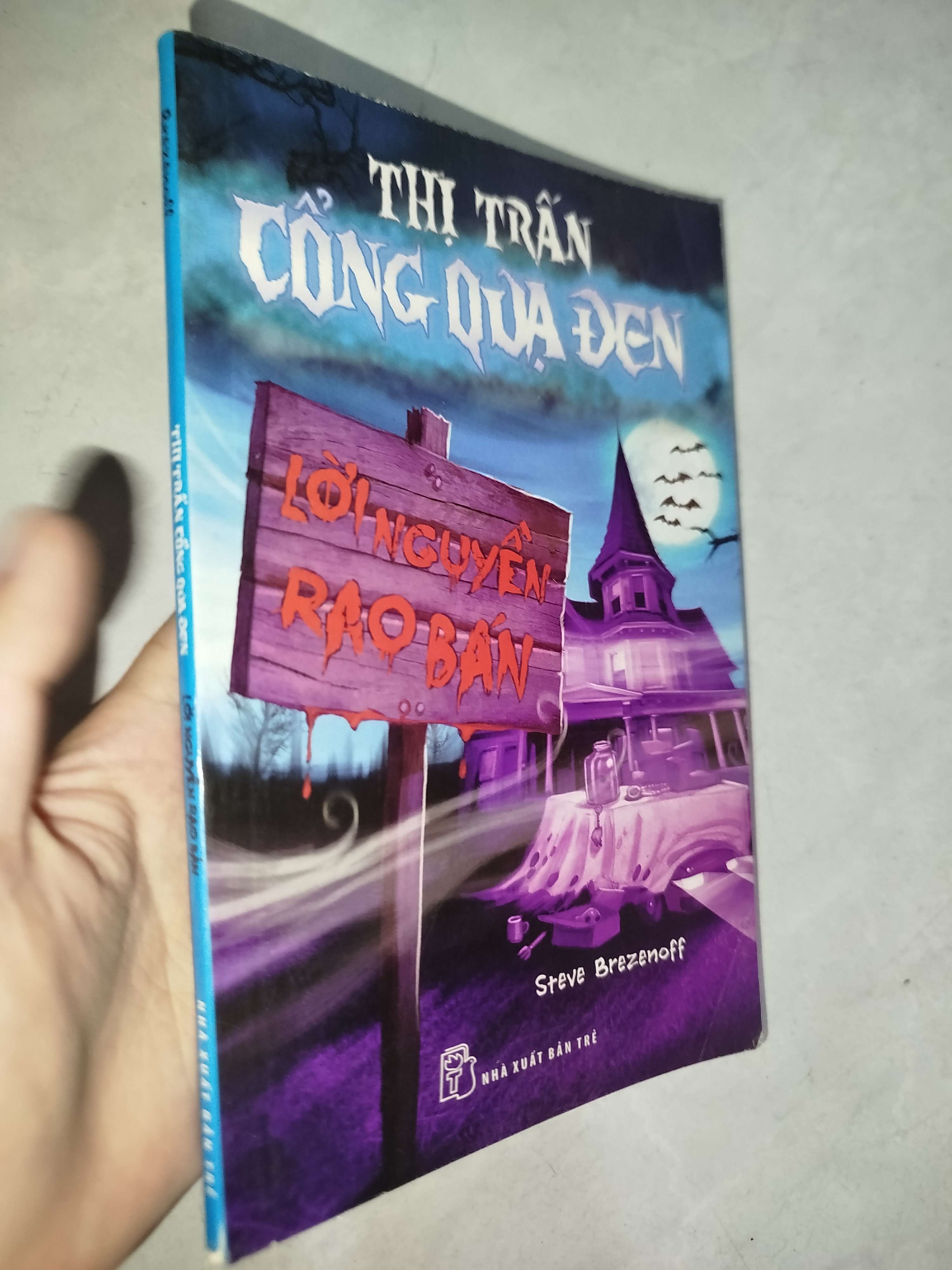 Thị trấn cổng quạ đen - Lời nguyền rao bán - Steve Brezenoff 2014 (Sách văn học) Mới 80% GZB