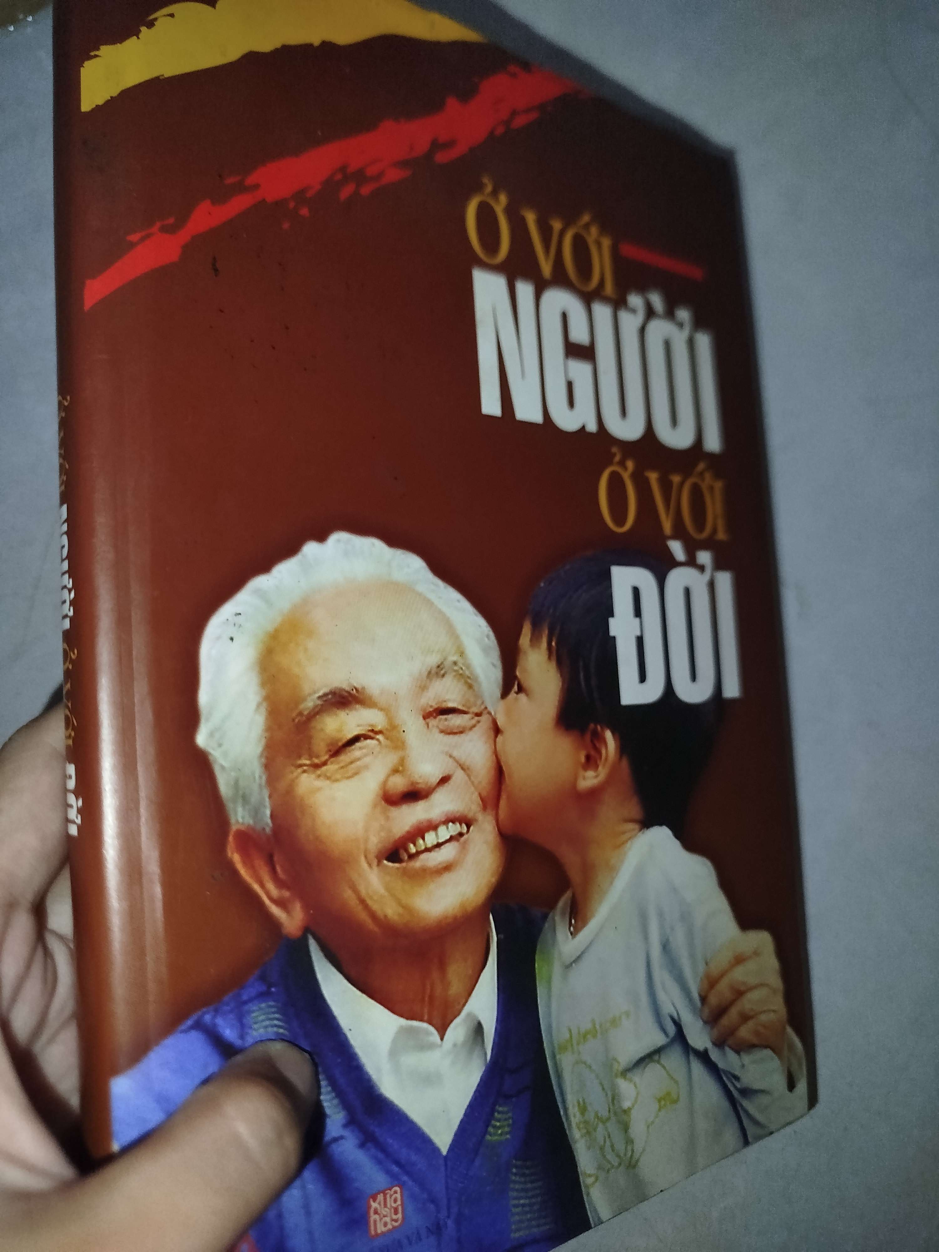 Ở với người ở với đời 2012 (Sách văn học) Mới 80% GZB