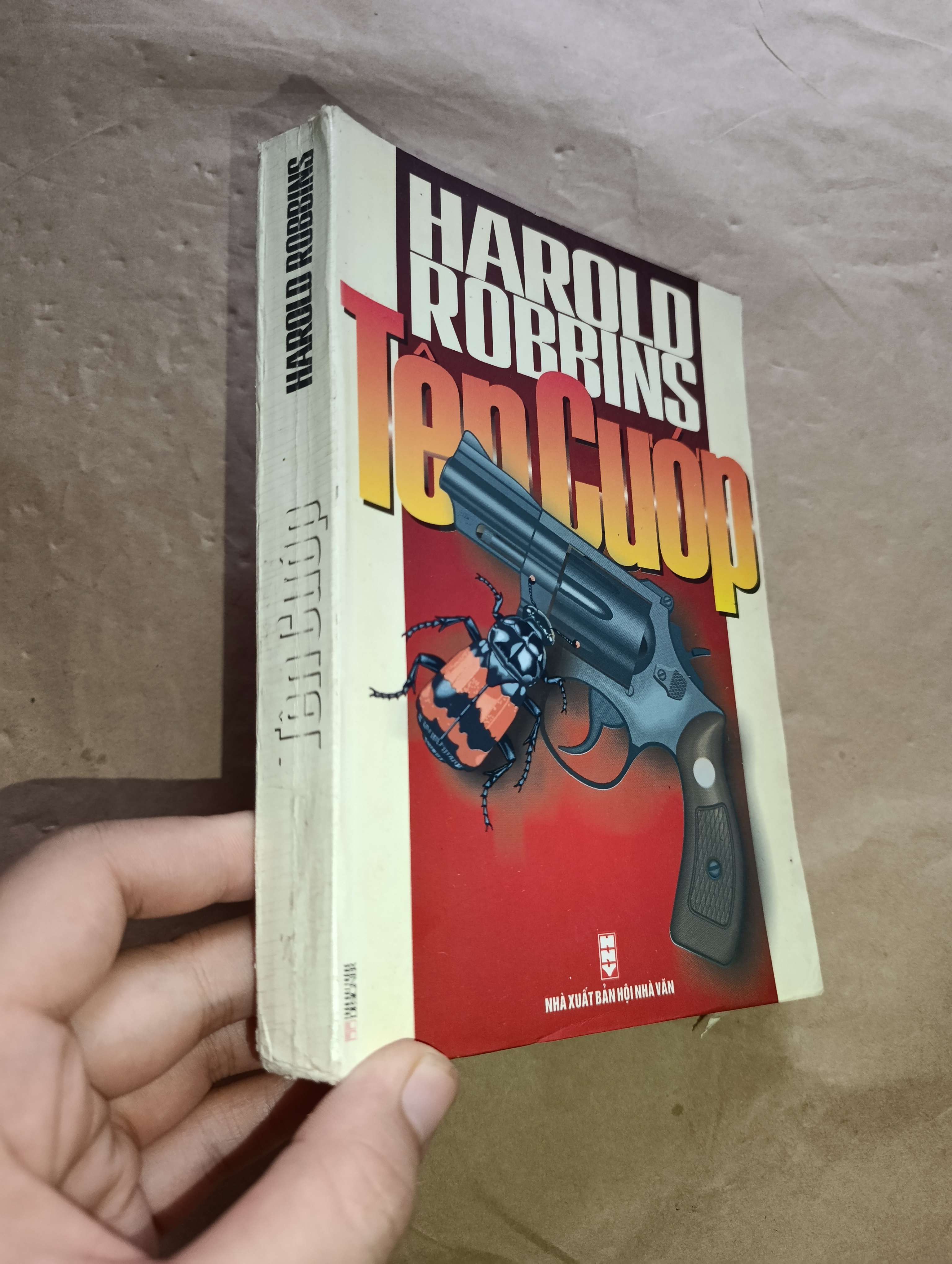 Tên cướp - Harold Robbins 2000 (Sách văn học) Mới 80% GZB