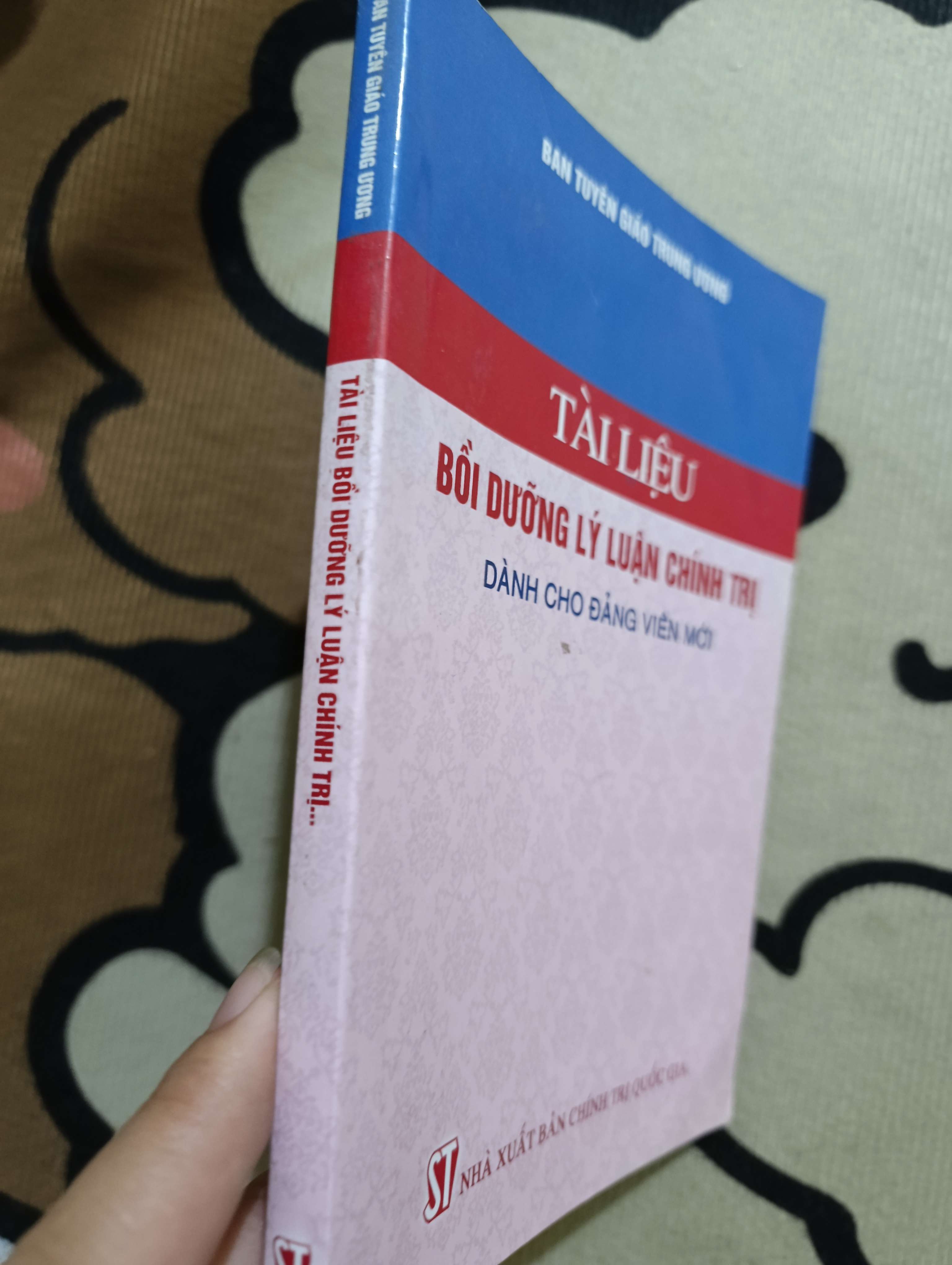Tài liệu bồi dưỡng lý luận chính trị 2014 (Giáo trình đại học - cao đẳng) Mới 80% GZB