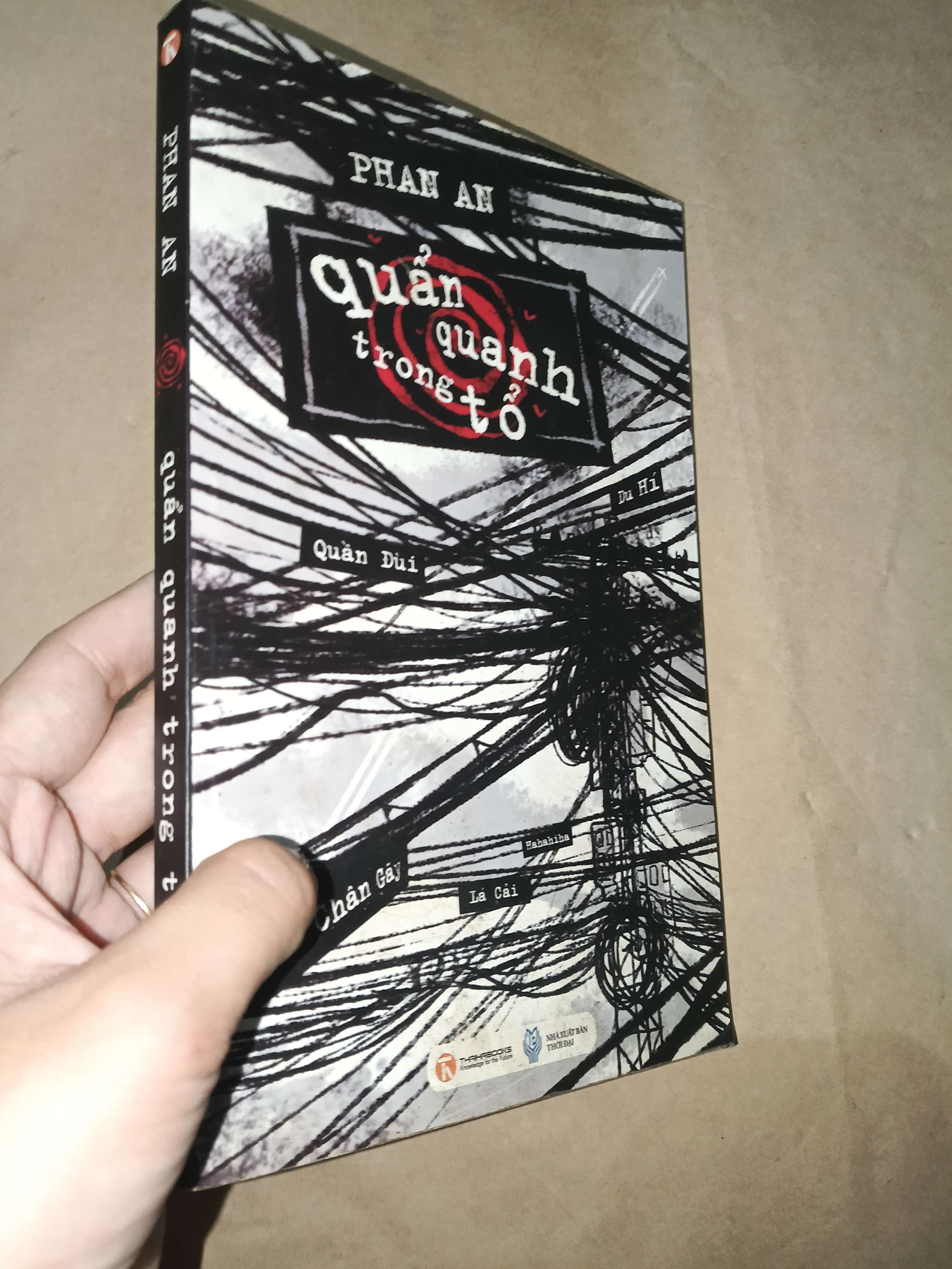 Quẩn quanh trong tổ - Phan An 2011 (Sách văn học) Mới 80% GZB
