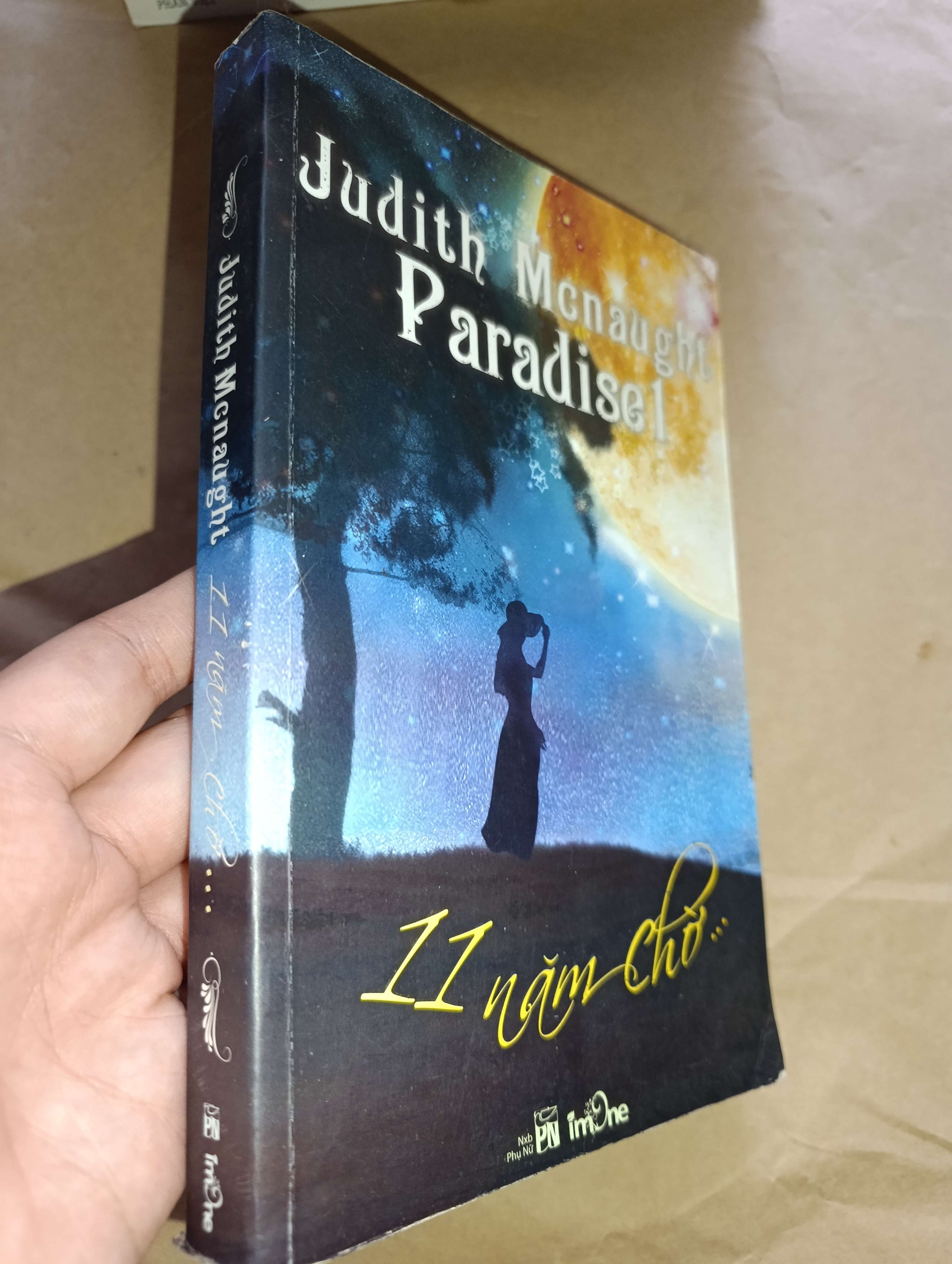 11 năm chờ - Judith Mcnaught 2011 (Sách văn học) Mới 80% GZB