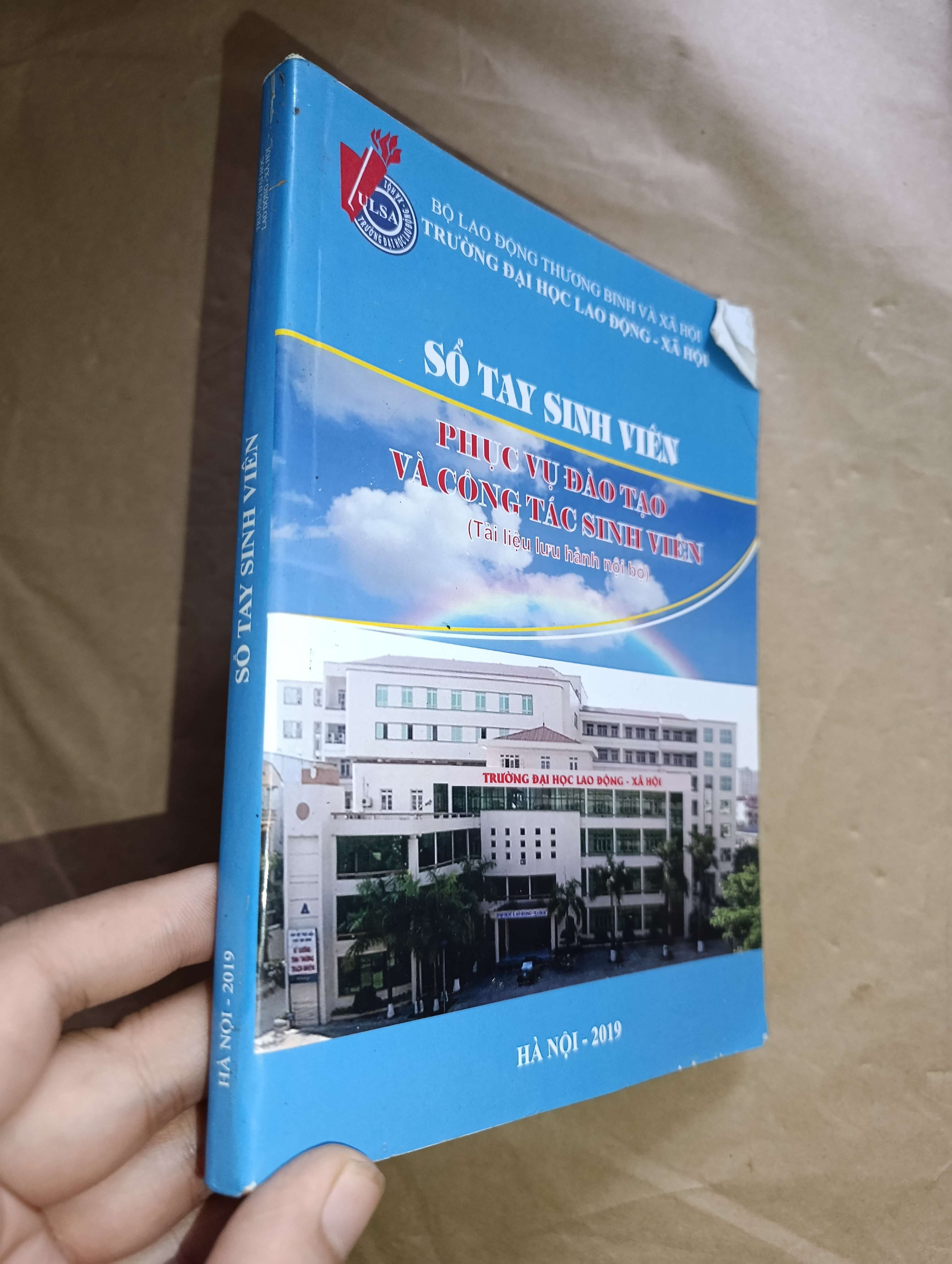 Sổ tay sinh viên phục vụ đào tạo và công tác sinh viên 2019 (Sách kiến thức tổng hợp) Mới 80% GZB