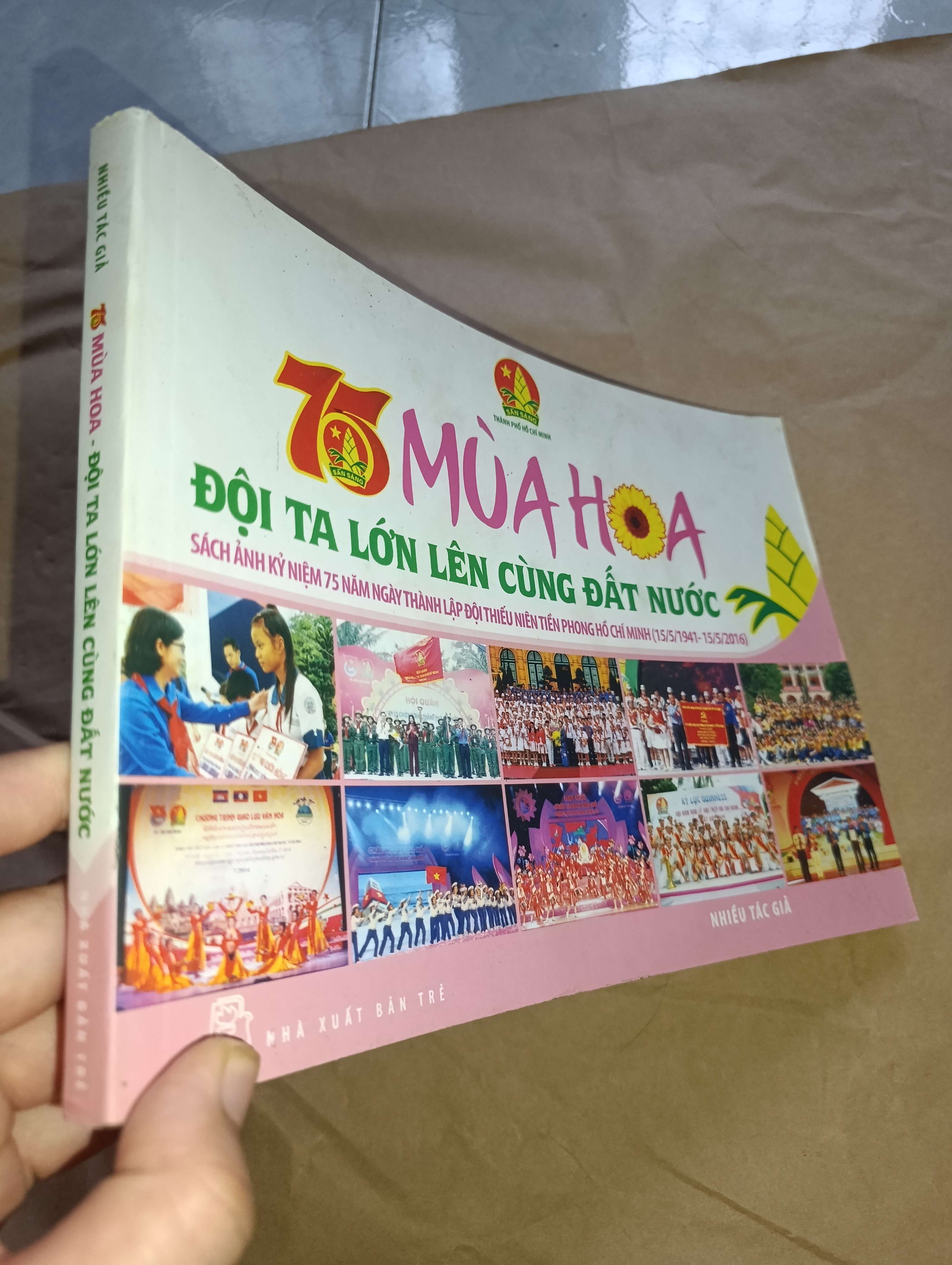 75 mùa hoa đội ta lớn lên cùng đất nước - Nhiều tác giả 2016 (Sách kiến thức tổng hợp) Mới 80% GZB