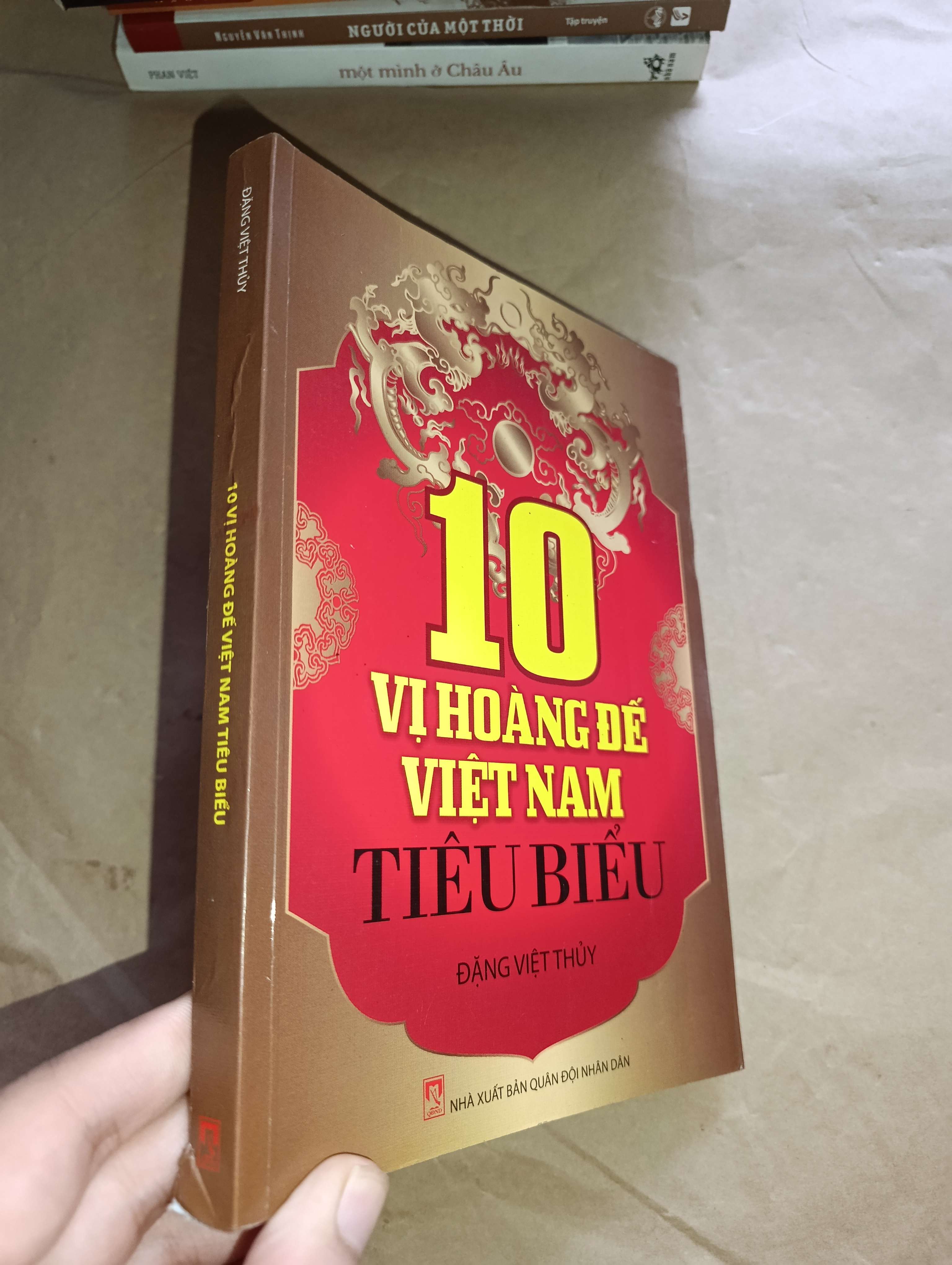 10 vị hoàng đế Việt Nam tiêu biểu - Đặng Việt Thủy 2011 (Sách lịch sử - triết học) Mới 80% GZB
