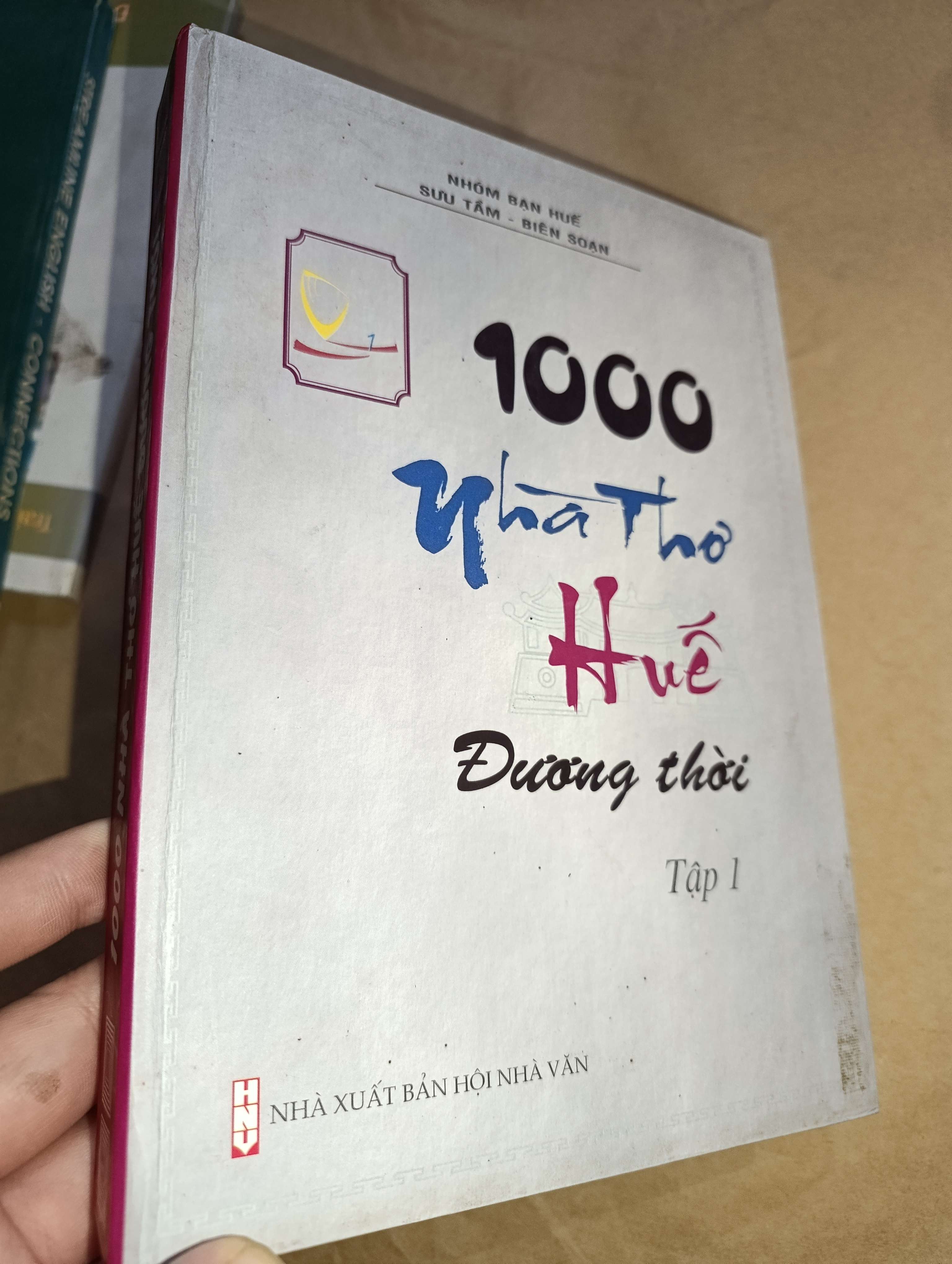 100 nhà thơ Huế đương thời tập 1 2006 (thơ - ca dao - tục ngữ) Mới 80% GZB