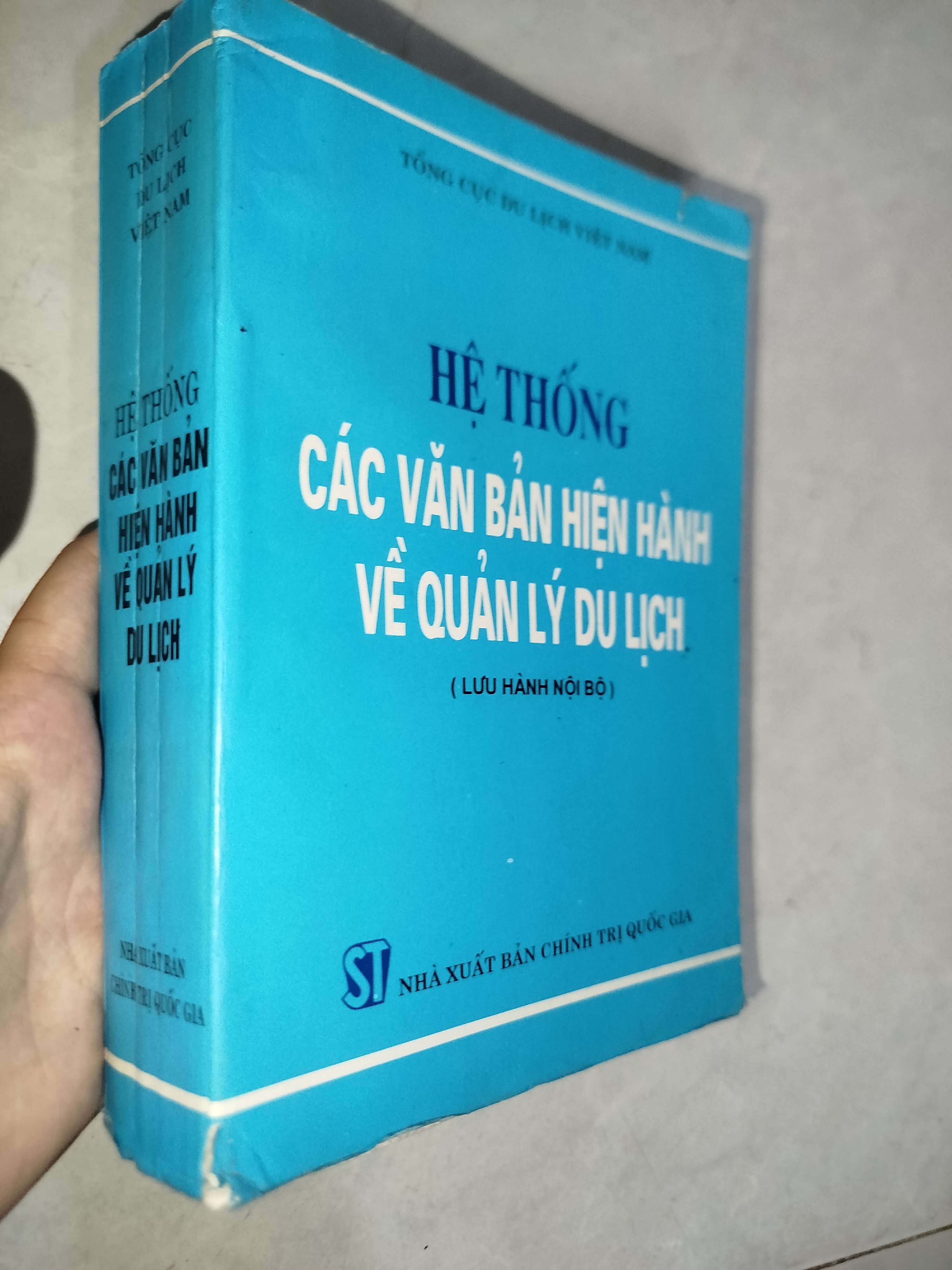 Hệ thống các văn bản hiện hành về quản lý du lịch 1997 (Sách chính trị - pháp lý) Mới 80% GZB