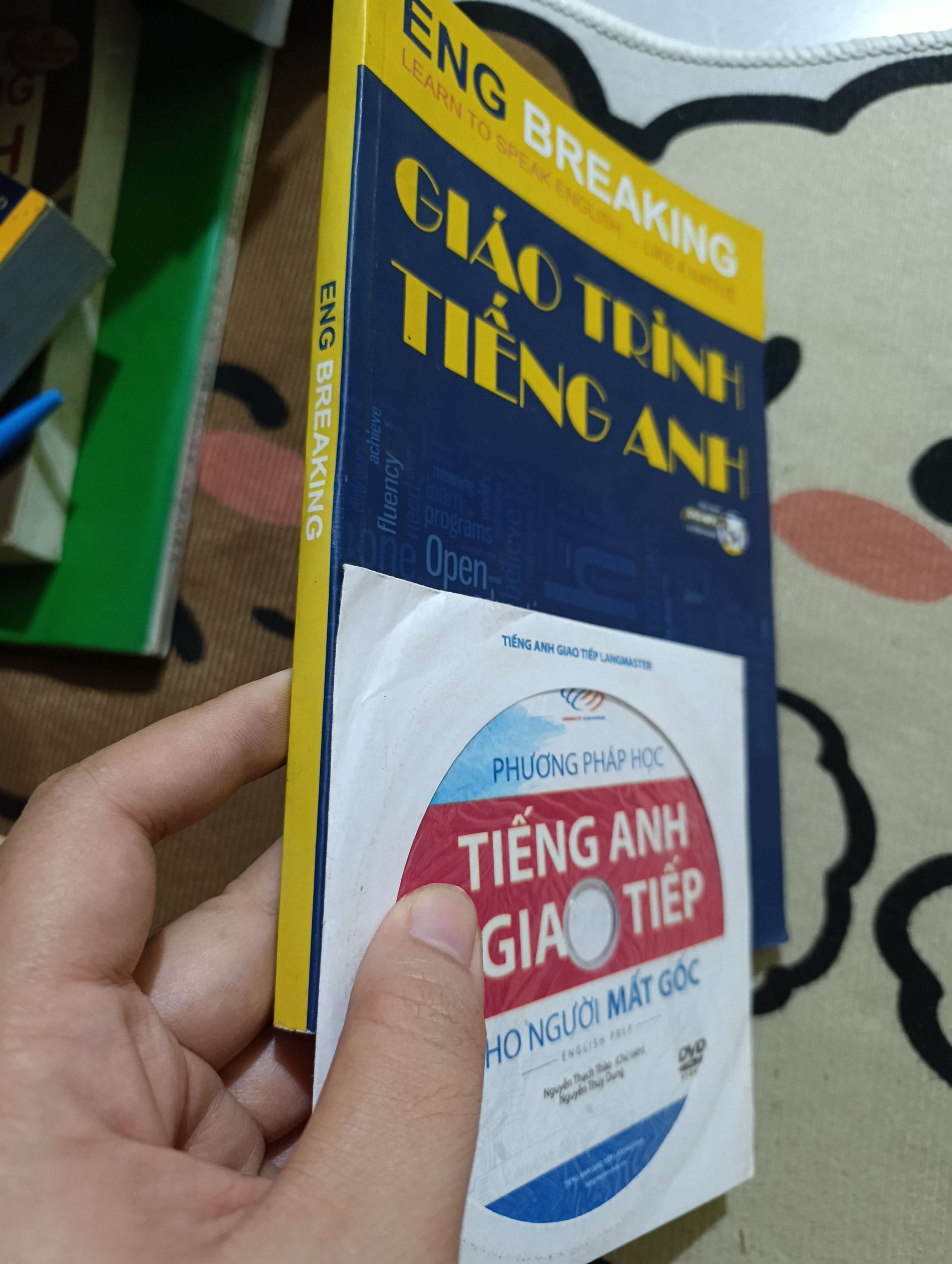 Eng Breaking - Giáo trình tiếng Anh (kèm CD) 2017 (Sách tự học tiếng Anh) Mới 80% GZB