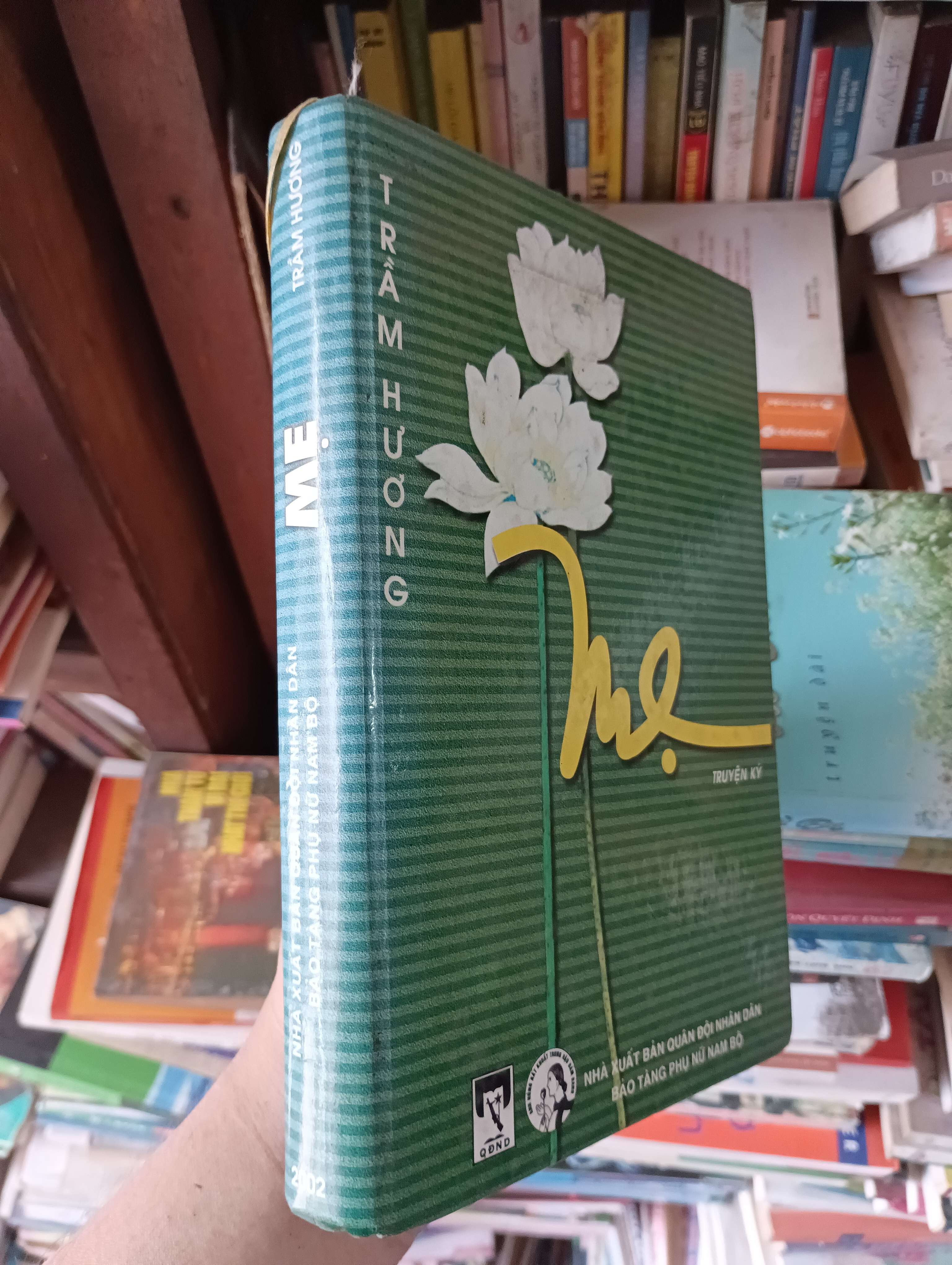Mẹ (Truyện ký) - Trầm Hương 2002 Mới 80% (Sách văn học) OKBK1T1