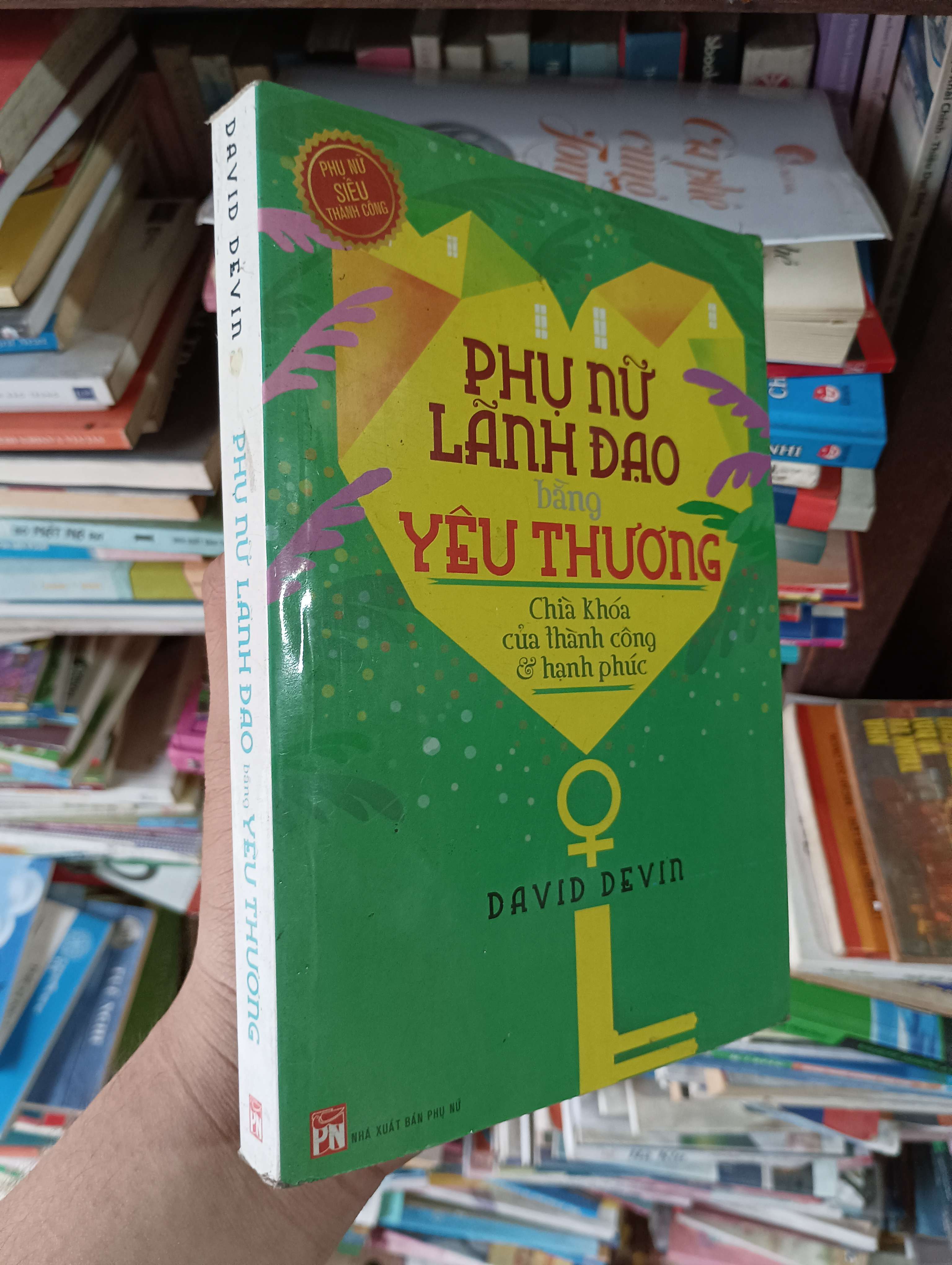 Phụ Nữ Lãnh Đạo Bằng Yêu Thương - Chìa Khóa Của Thành Công & Hạnh Phúc (David Devin) 2018 Mới 80% (Kỹ năng sống) OKBK1T3