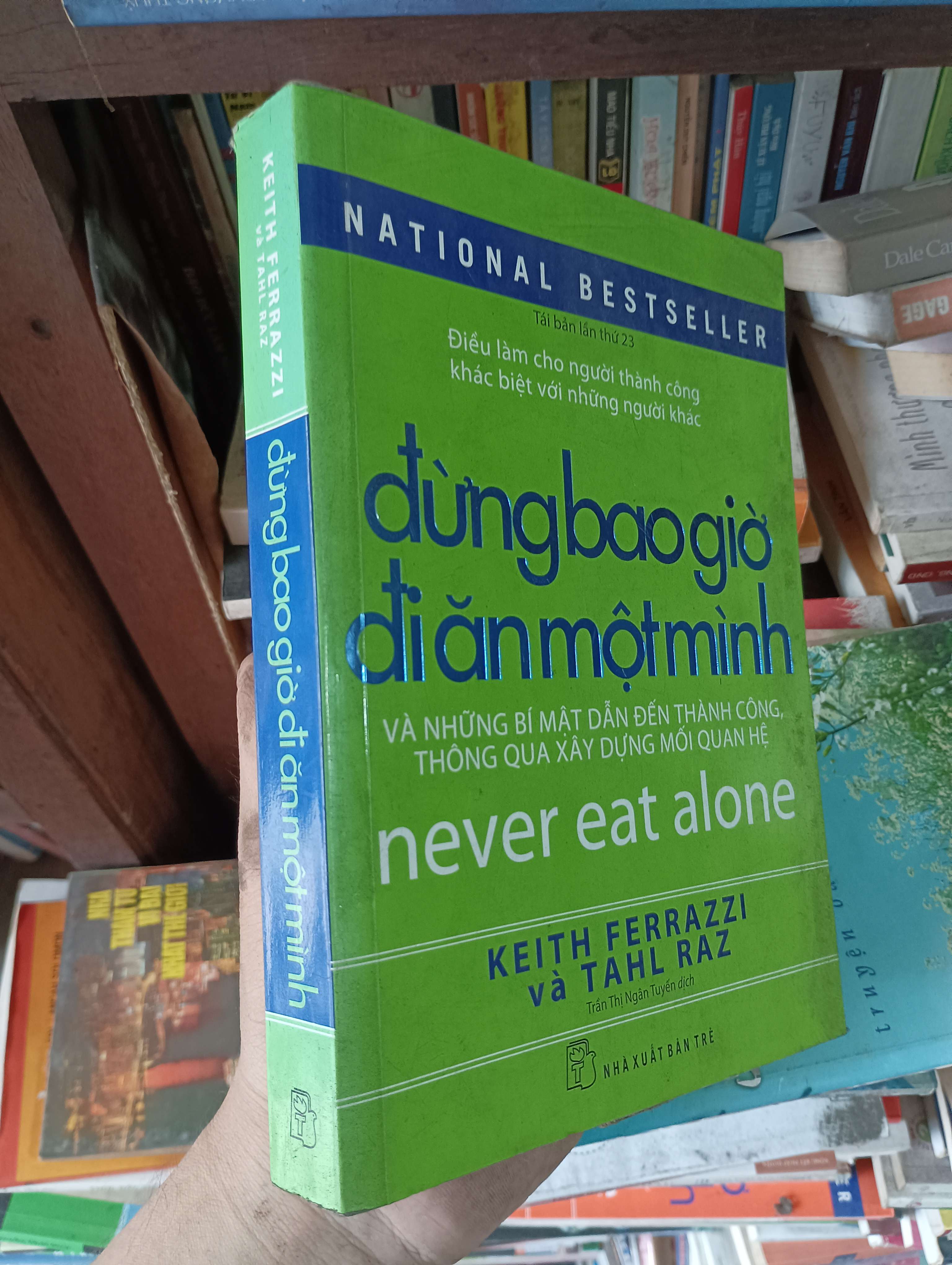 Đừng Bao Giờ Đi Ăn Một Mình (Never Eat Alone) - Keith Ferrazzi & Tahl Raz 2016 Mới 80% (Kỹ năng sống) OKBK1T1