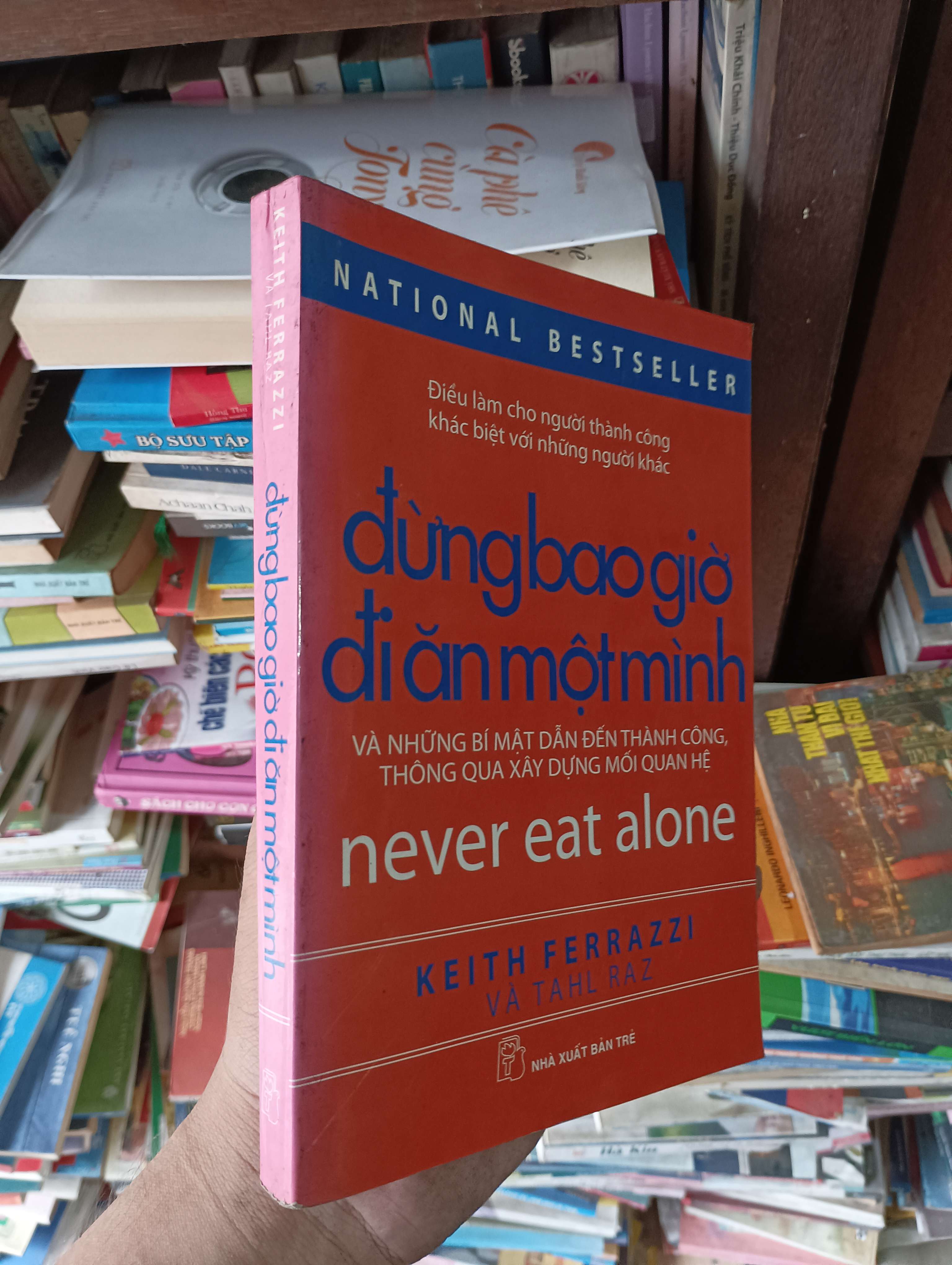 Đừng Bao Giờ Đi Ăn Một Mình (Never Eat Alone) - Keith Ferrazzi và Tahl Raz 2008 Mới 80% (Kỹ năng sống) OKBK1T2
