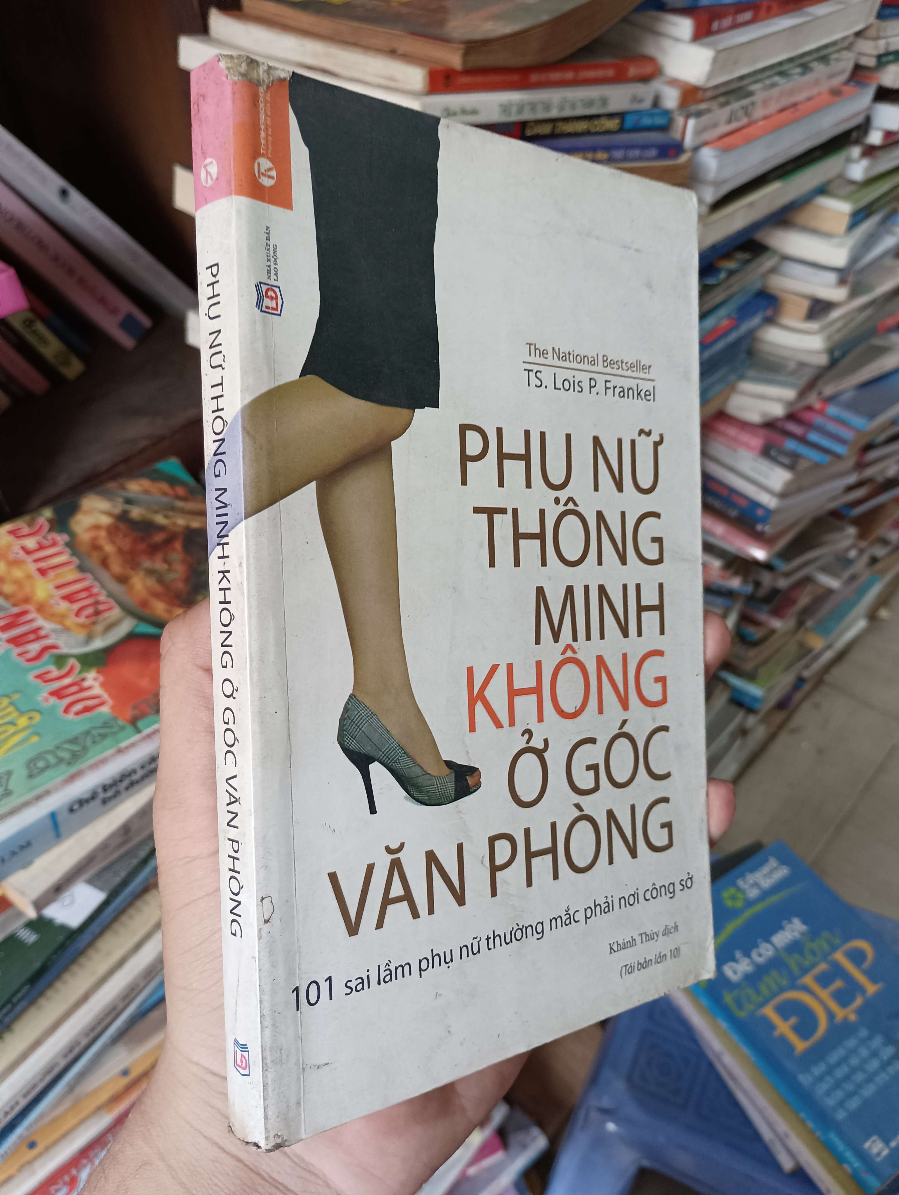 Phụ Nữ Thông Minh Không Ở Góc Văn Phòng (101 Sai Lầm Phụ Nữ Thường Mắc Phải Nơi Công Sở) - TS. Lois P. Frankel 2016 Mới 80% (Kỹ năng sống) OKBK1T3