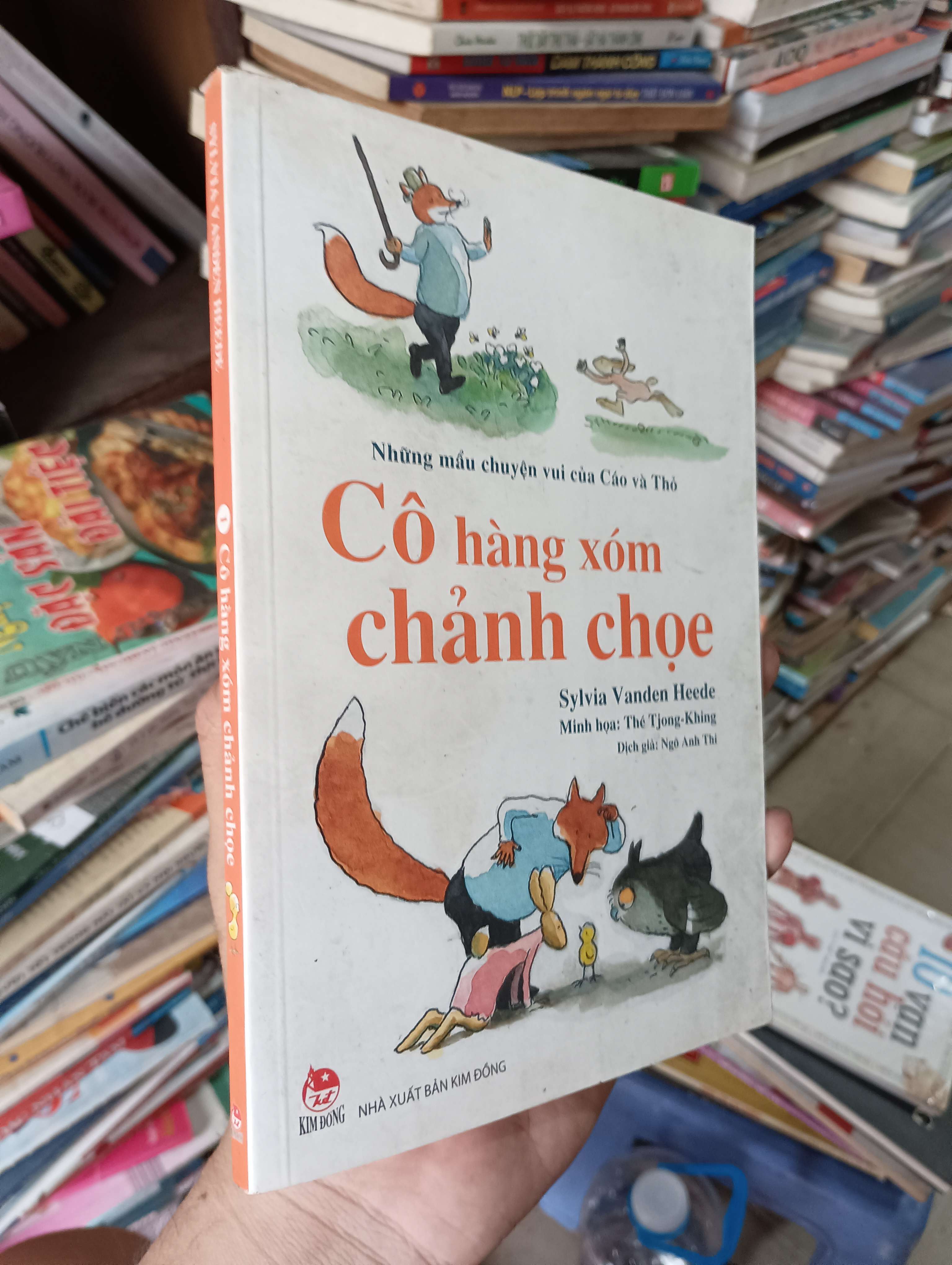 Cô Hàng Xóm Chảnh Chọe (Những Mẫu Chuyện Vui Của Cáo Và Thỏ) - Sylvia Vanden Heede 2017 Mới 80% (Sách thiếu nhi) OKBK1T4