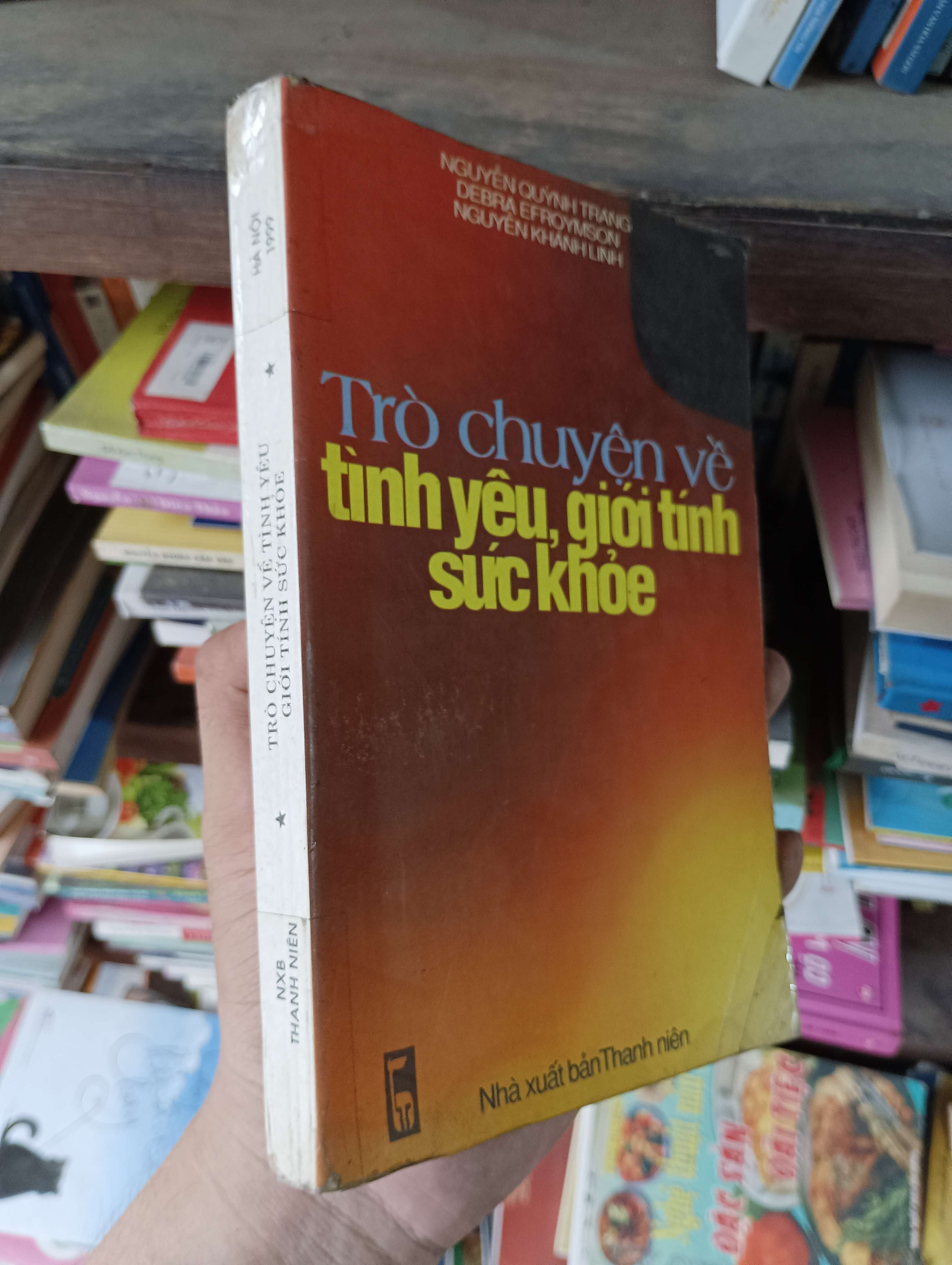 Trò Chuyện Về Tình Yêu, Giới Tính, Sức Khỏe - Nguyễn Quỳnh Trang, Debra Efroymson, Nguyễn Khánh Linh 1999 Mới 80% (Sách kiến thức tổng hợp) OKBK1T3