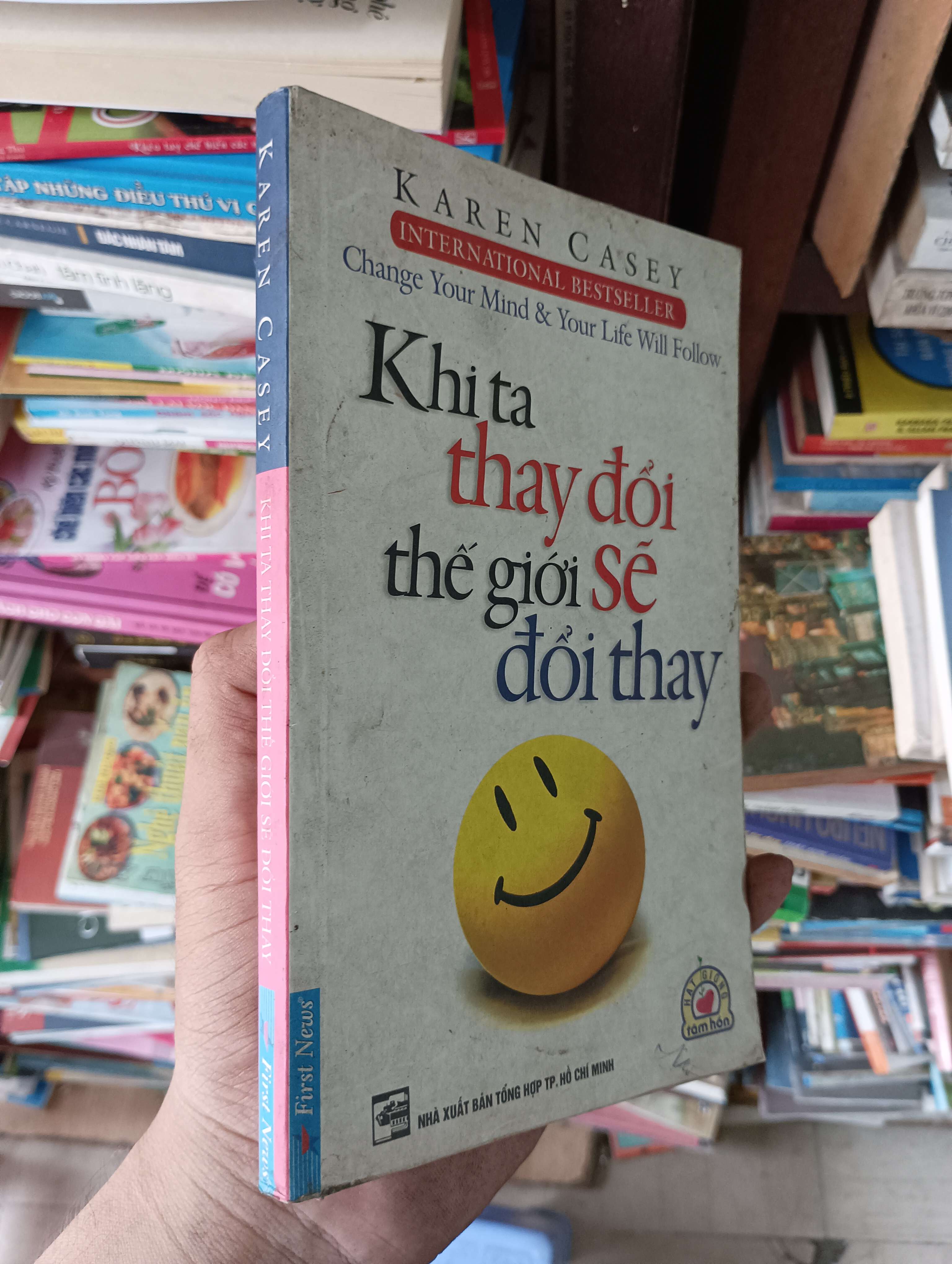 Khi Ta Thay Đổi Thế Giới Sẽ Đổi Thay (Change Your Mind & Your Life Will Follow) - Karen Casey 2013 Mới 80% (Kỹ năng sống) OKBK1T2