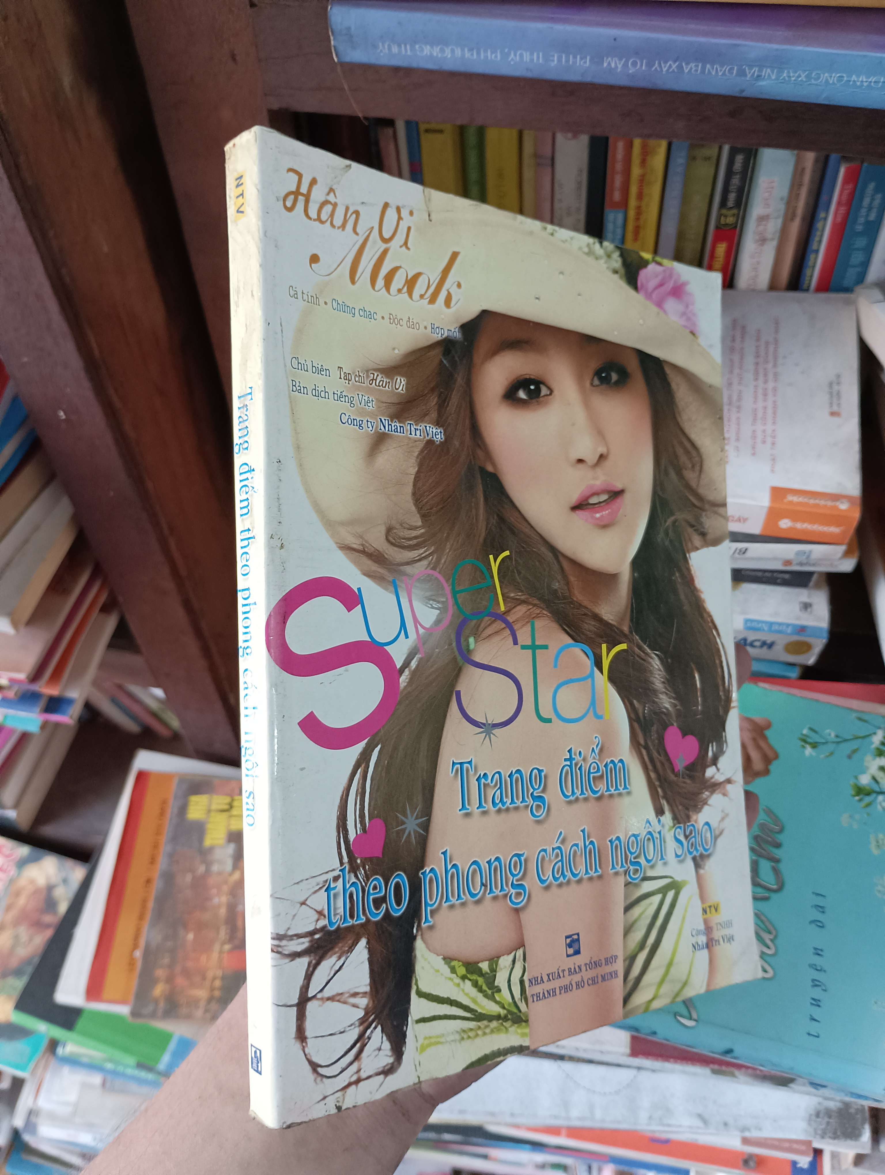 Trang Điểm Theo Phong Cách Ngôi Sao (Hân Vi Mook) 2010 Mới 80% (Sách kiến thức tổng hợp) OKBK1T2