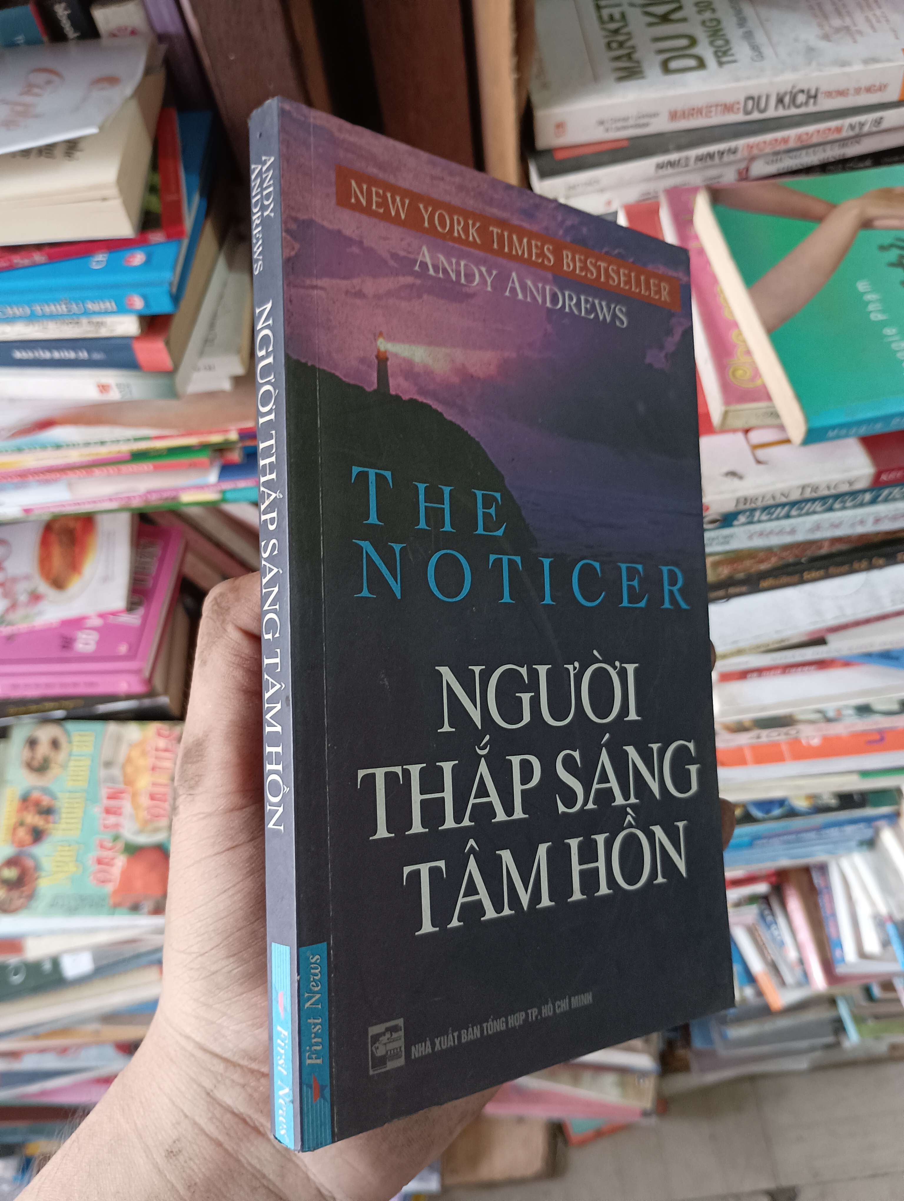 Người Thắp Sáng Tâm Hồn (The Noticer) - Andy Andrews 2011 Mới 80% (Kỹ năng sống) OKBK1T1