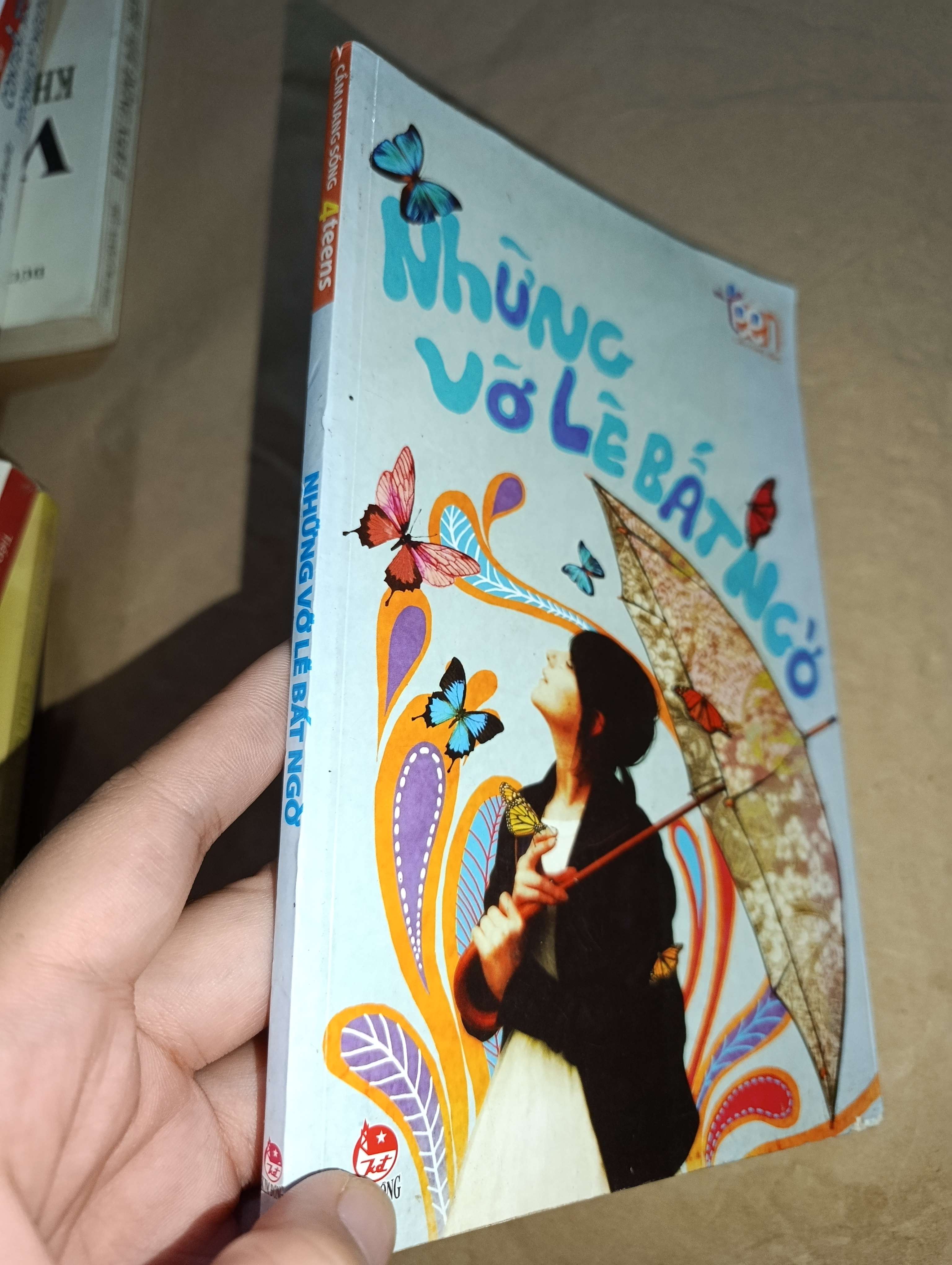 Những vỡ lẽ bất ngờ 2012 mới 80% (Sách văn học) GZB