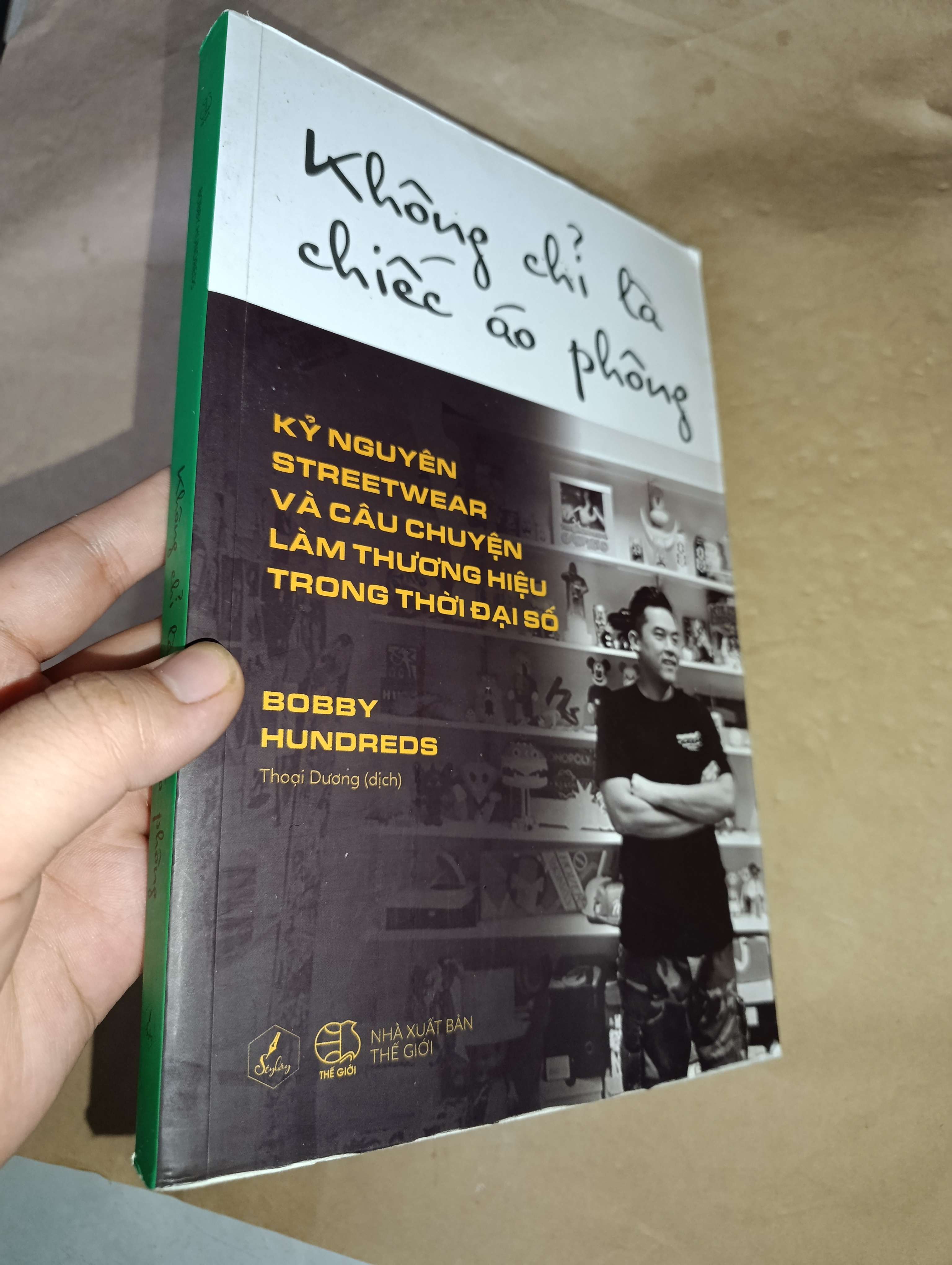 Không chỉ là chiếc áo phông - Bobby Hundreds 2021 mới 70% tróc gáy, tróc bìa (Kinh doanh - Marketing) GZB