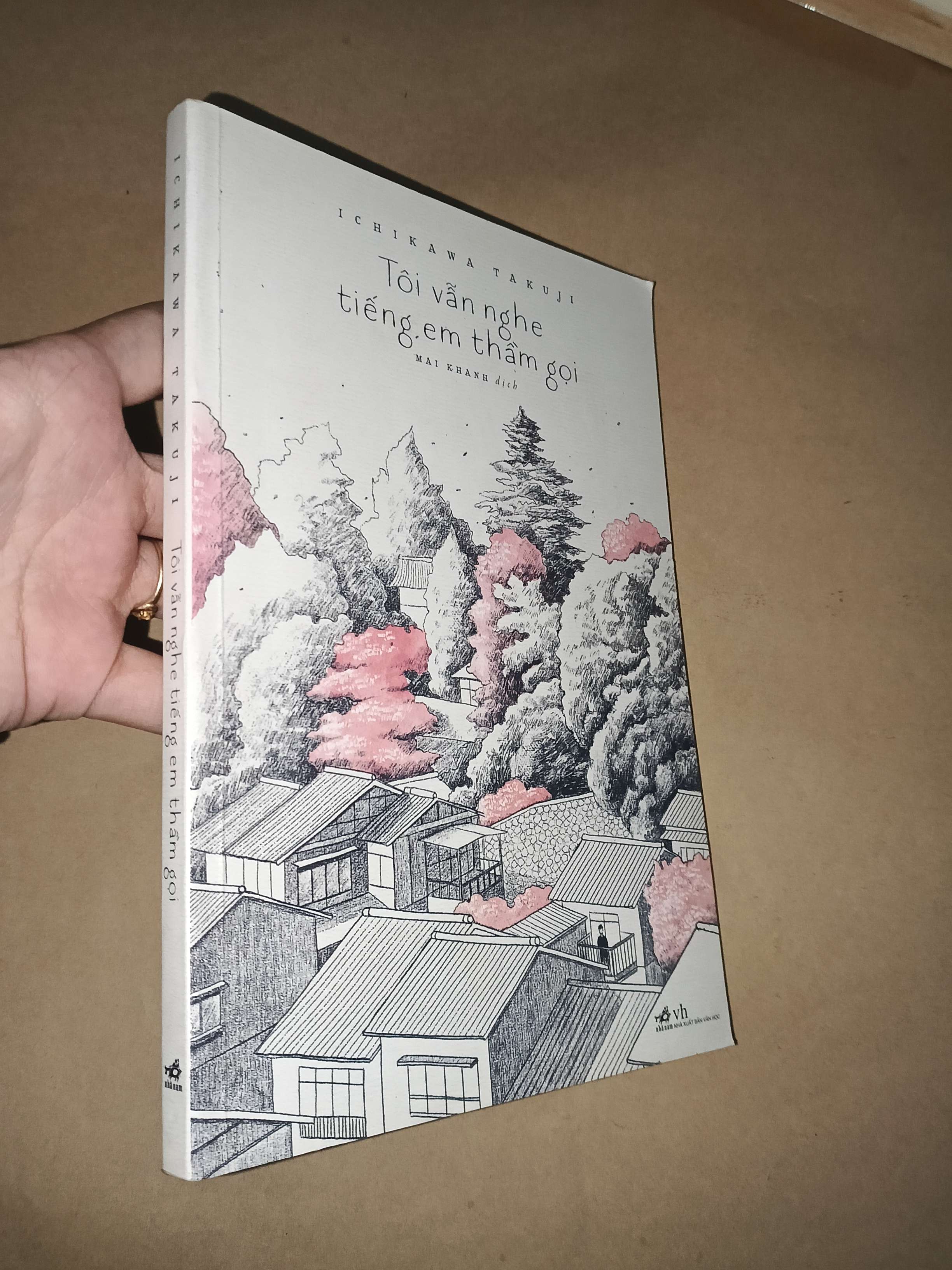 Tôi vẫn nghe tiếng em thầm gọi - Ichikawa Takuji 2017 mới 80% (Sách văn học) GZB