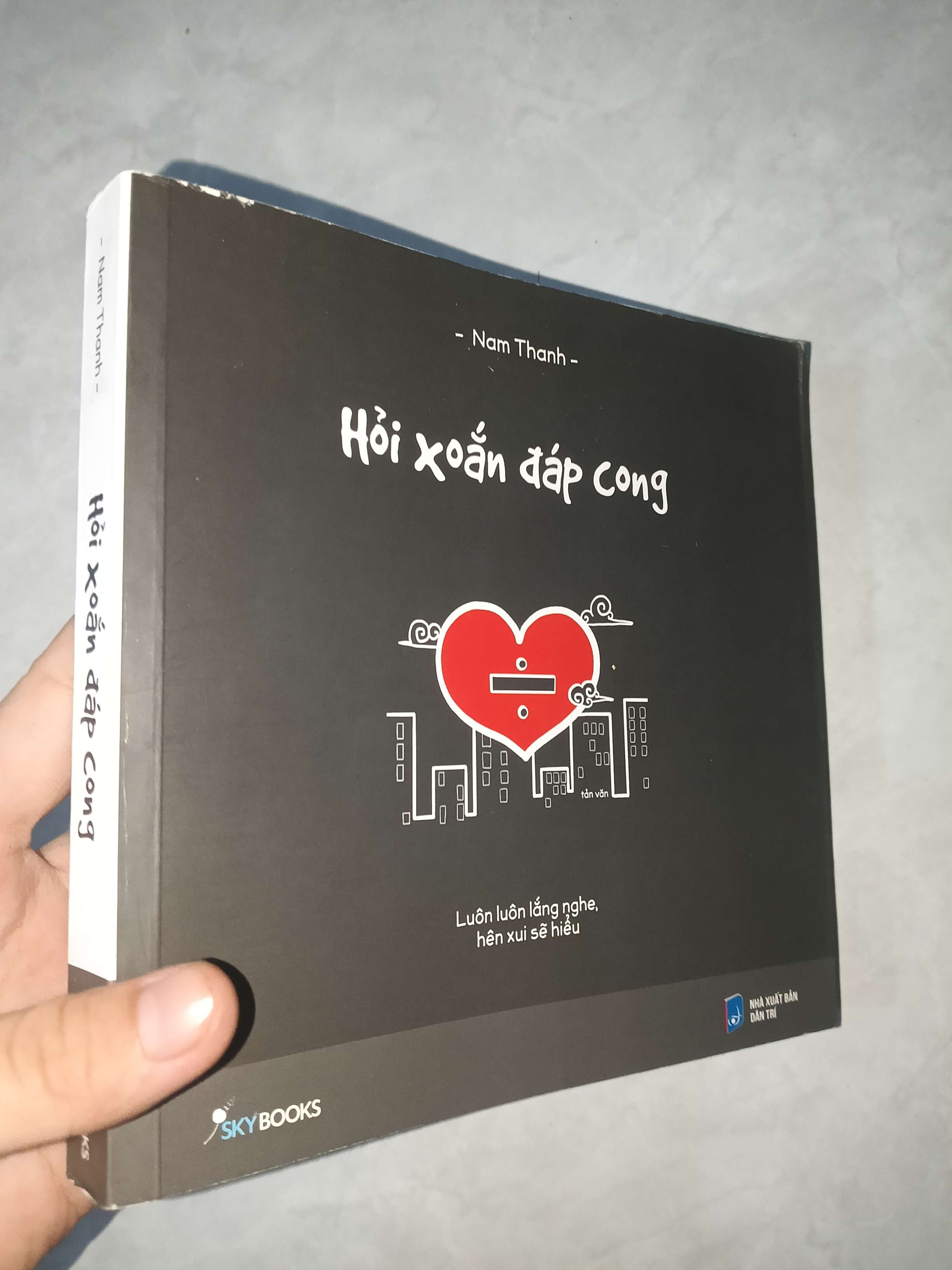 Hỏi xoắn đáp cong - Nam Thanh 2017 mới 80% (Sách văn học) GZB