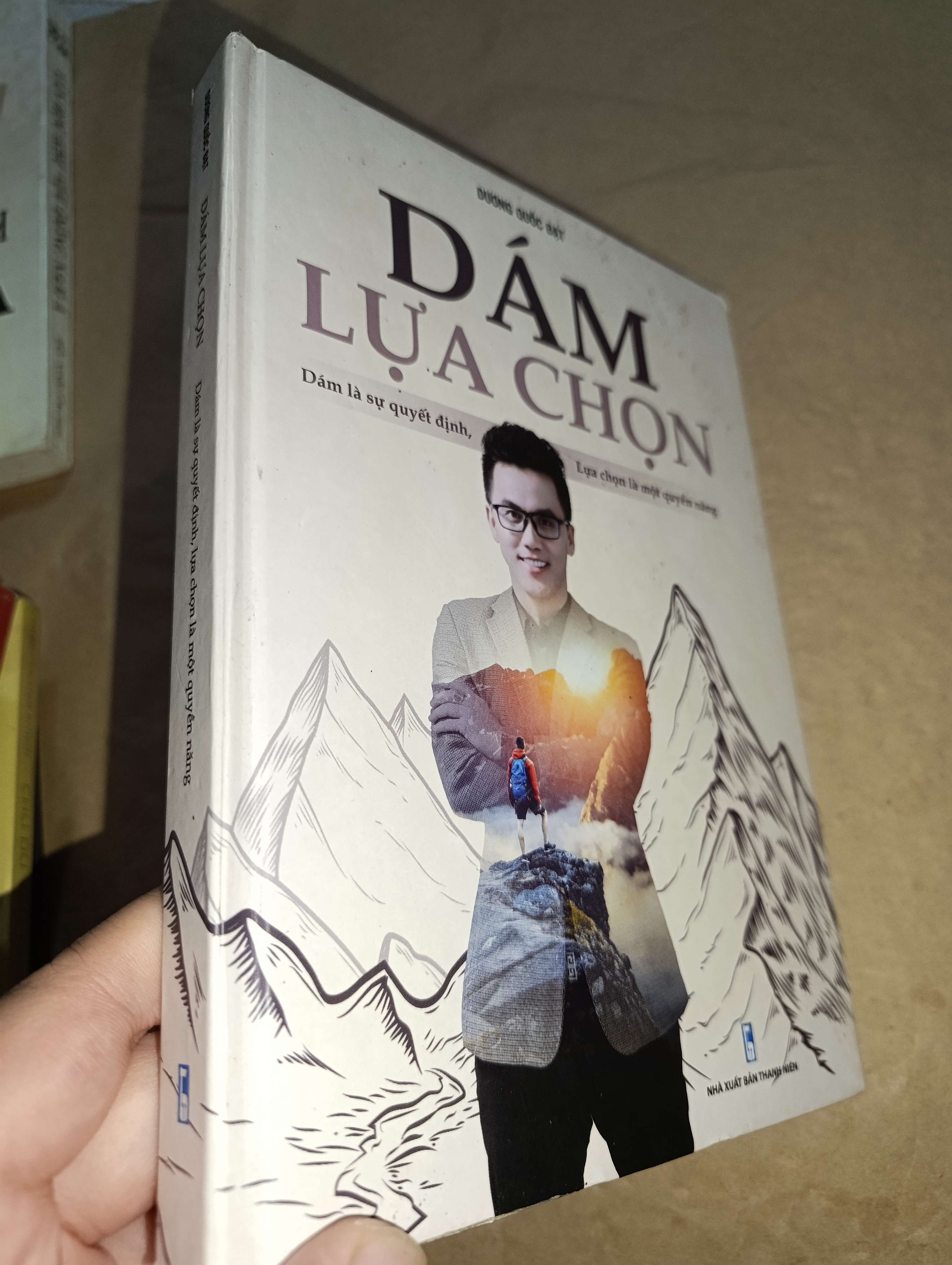 Dám lựa chọn Dám là sự quyết định, lựa chọn là một quyền năng - Dương Quốc Đạt 2020 bìa cứng mới 70% có chữ ký tác giả (Sách kỹ năng) GZB