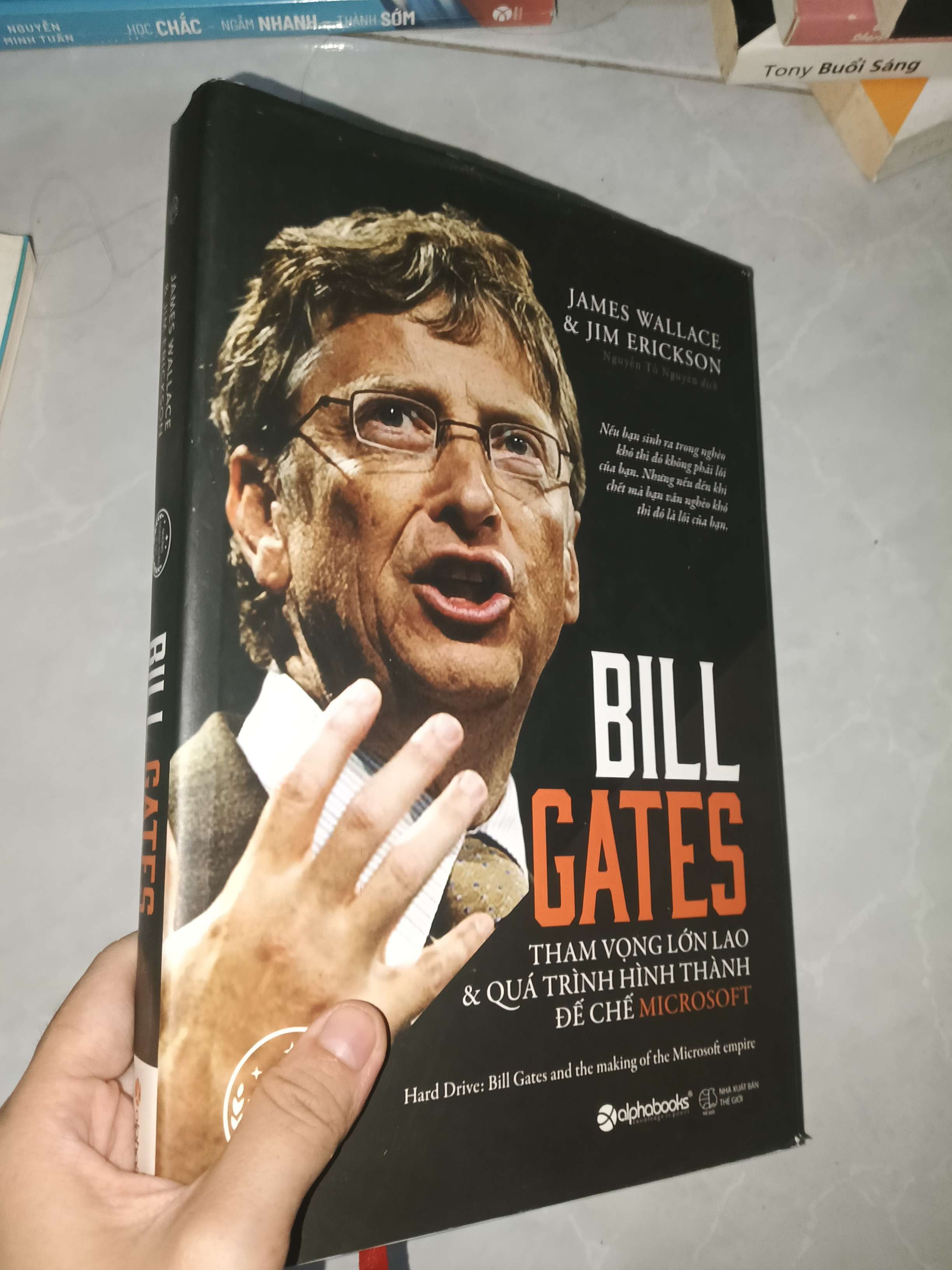 Bill Gates - James Wallace, Jim Erickson 2019 bìa cứng mới 80% (Kinh doanh - Marketing) GZB