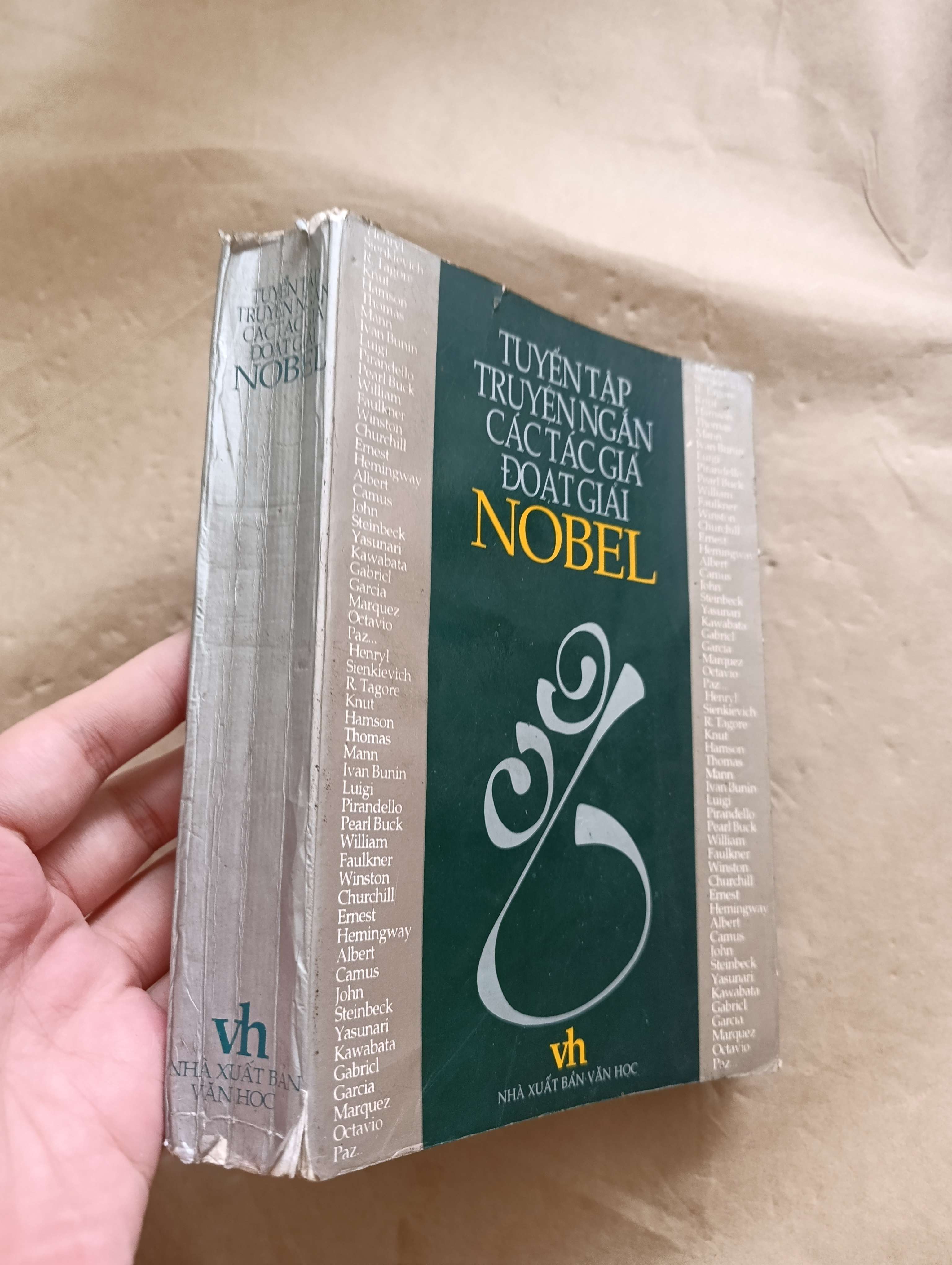 Tuyển tập truyện ngắn các tác giả đoạt giải Nobel 1998 mới 70% tróc gáy (Sách văn học) GZB