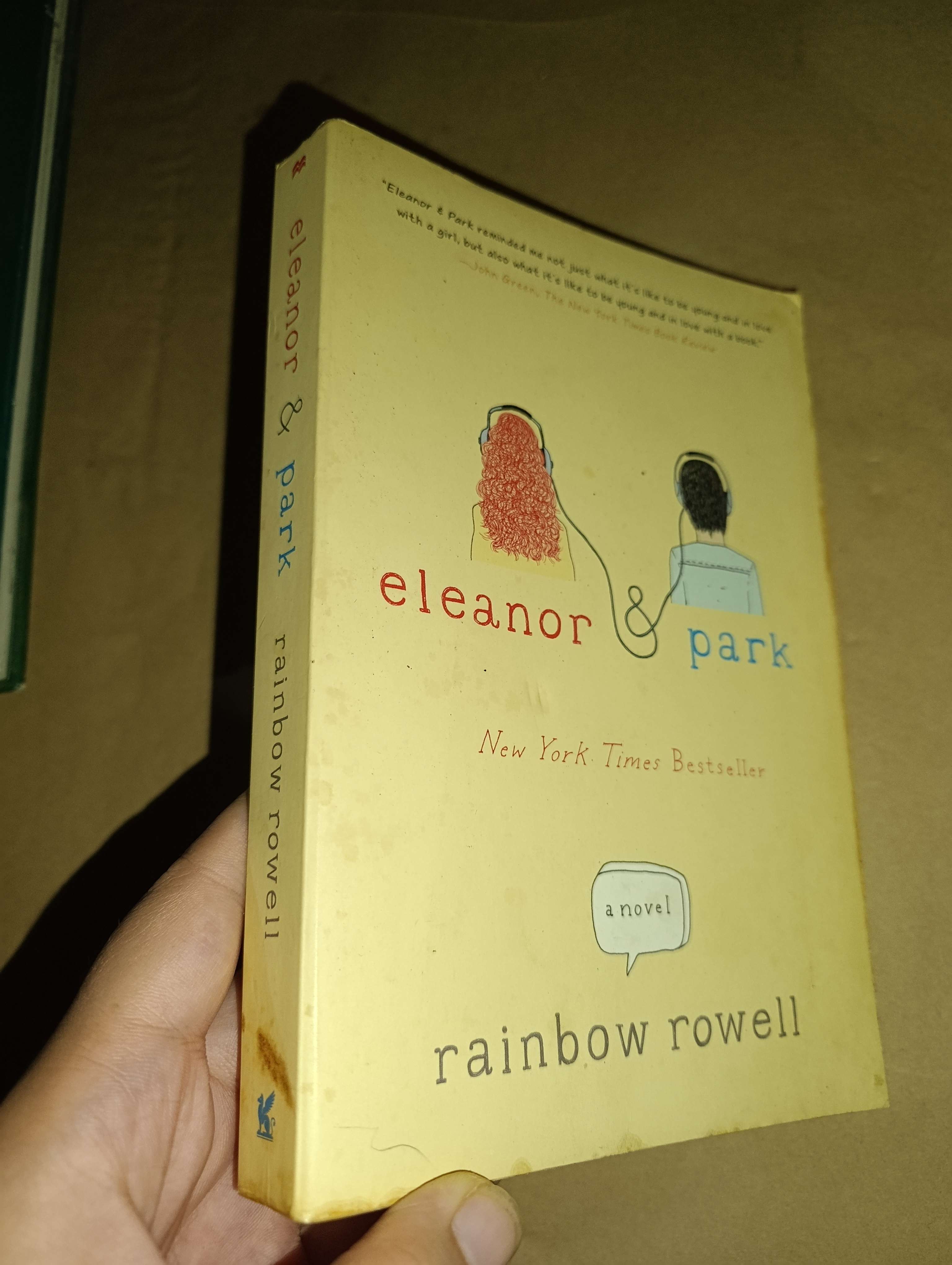 Eleanor & park - Rainbow Rowell 2013 mới 80% (Sách ngoại) GZB