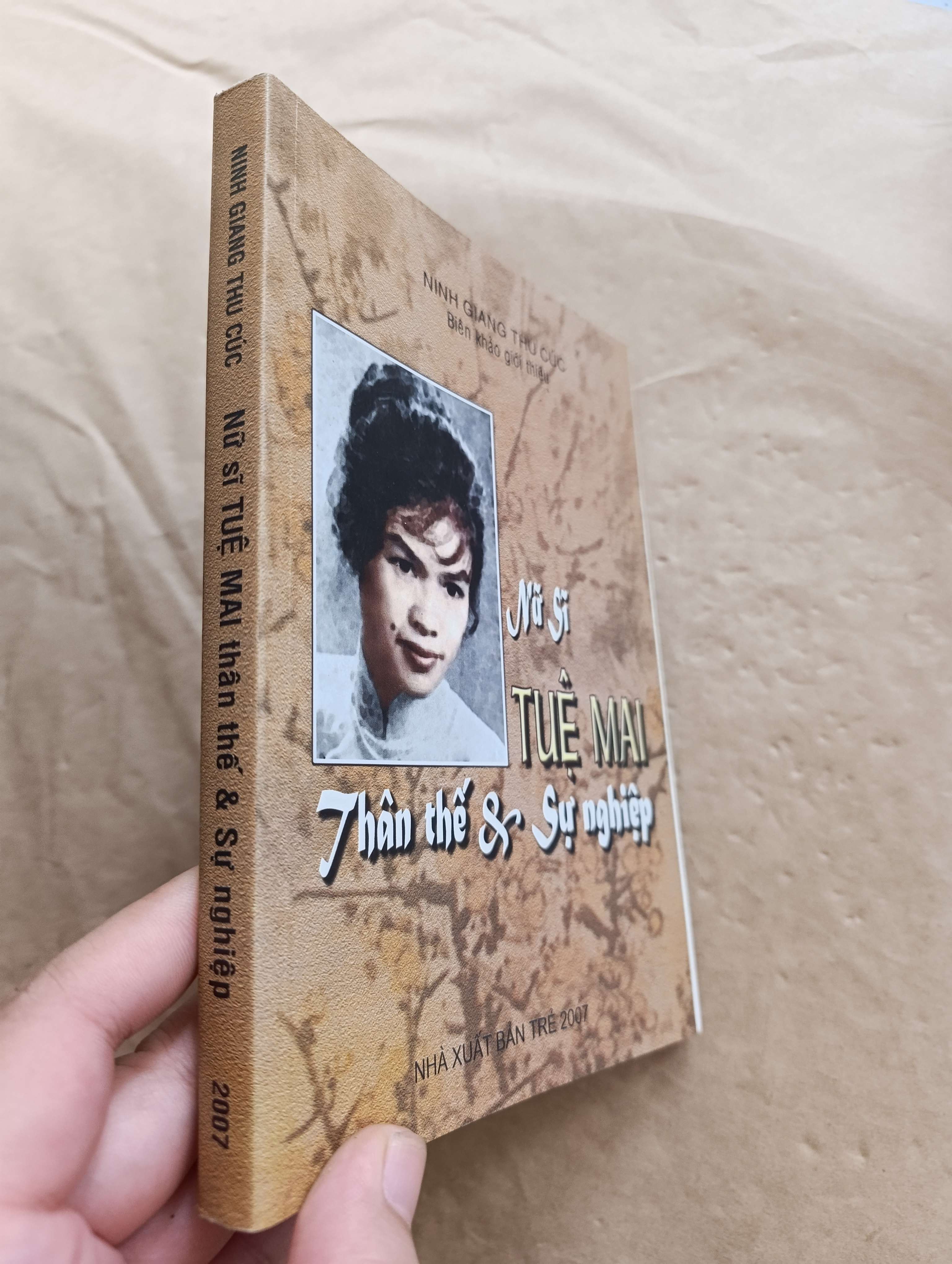 Nữ sĩ Tuệ Mai thân thế & sự nghiệp - Ninh Giang Thu Cúc 2007 mới 80% (Sách lịch sử - triết học) GZB