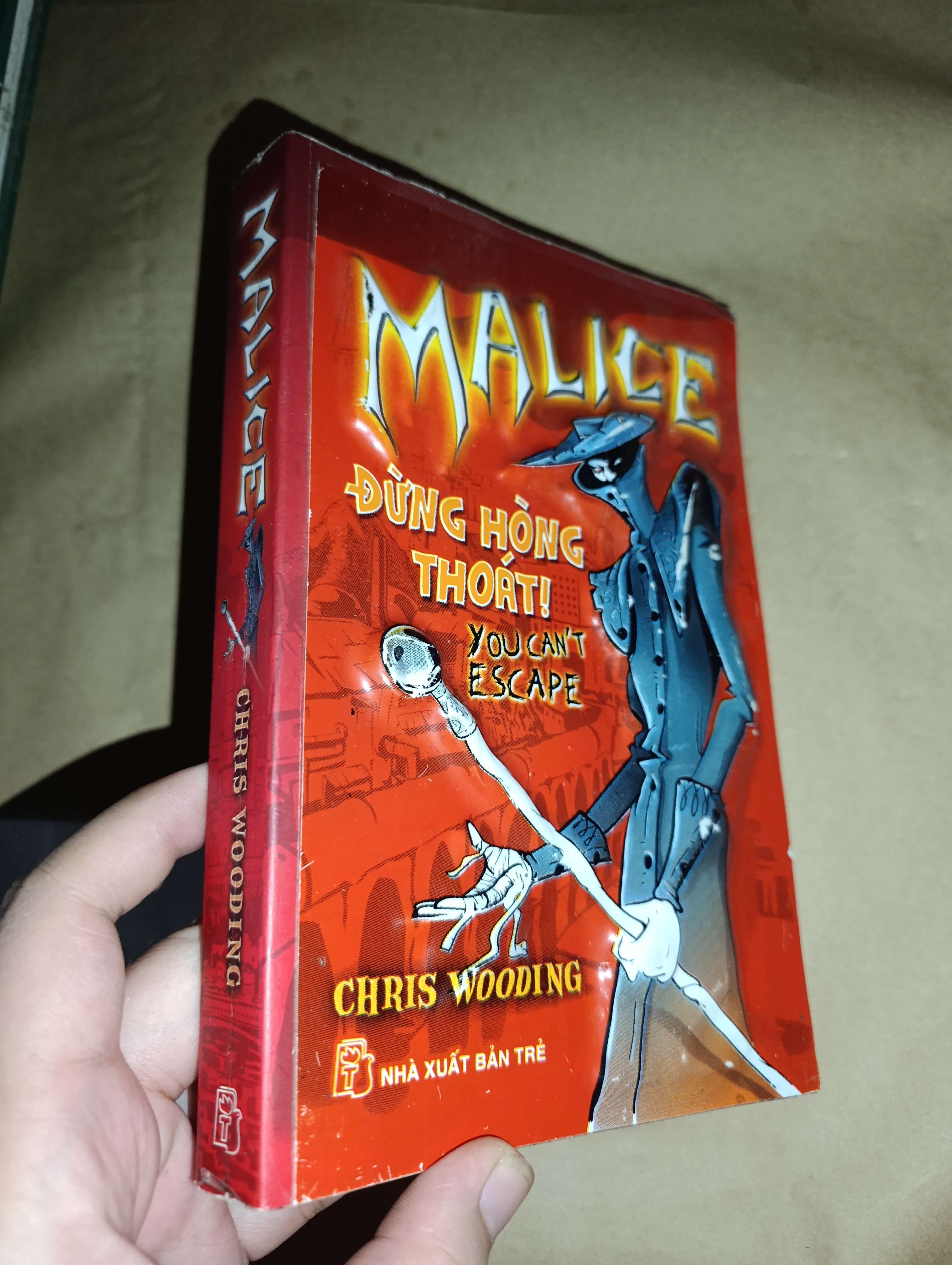Malice đừng hòng thoát - Chris Wooding 2009 mới 80% (Sách văn học) GZB