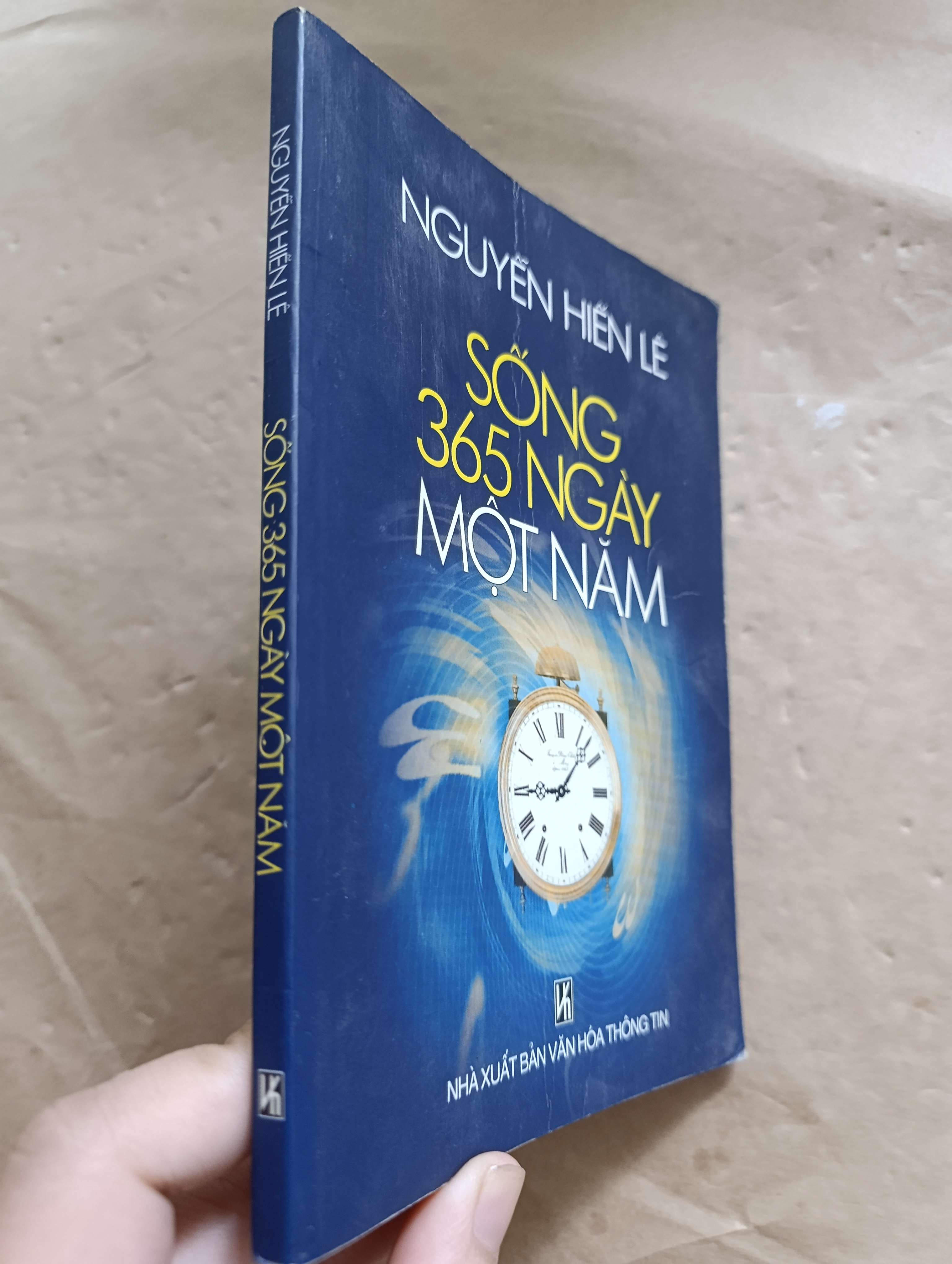 Sống 365 ngày một năm - Nguyễn Hiến Lê 2004 mới 80% (Sách kỹ năng) GZB